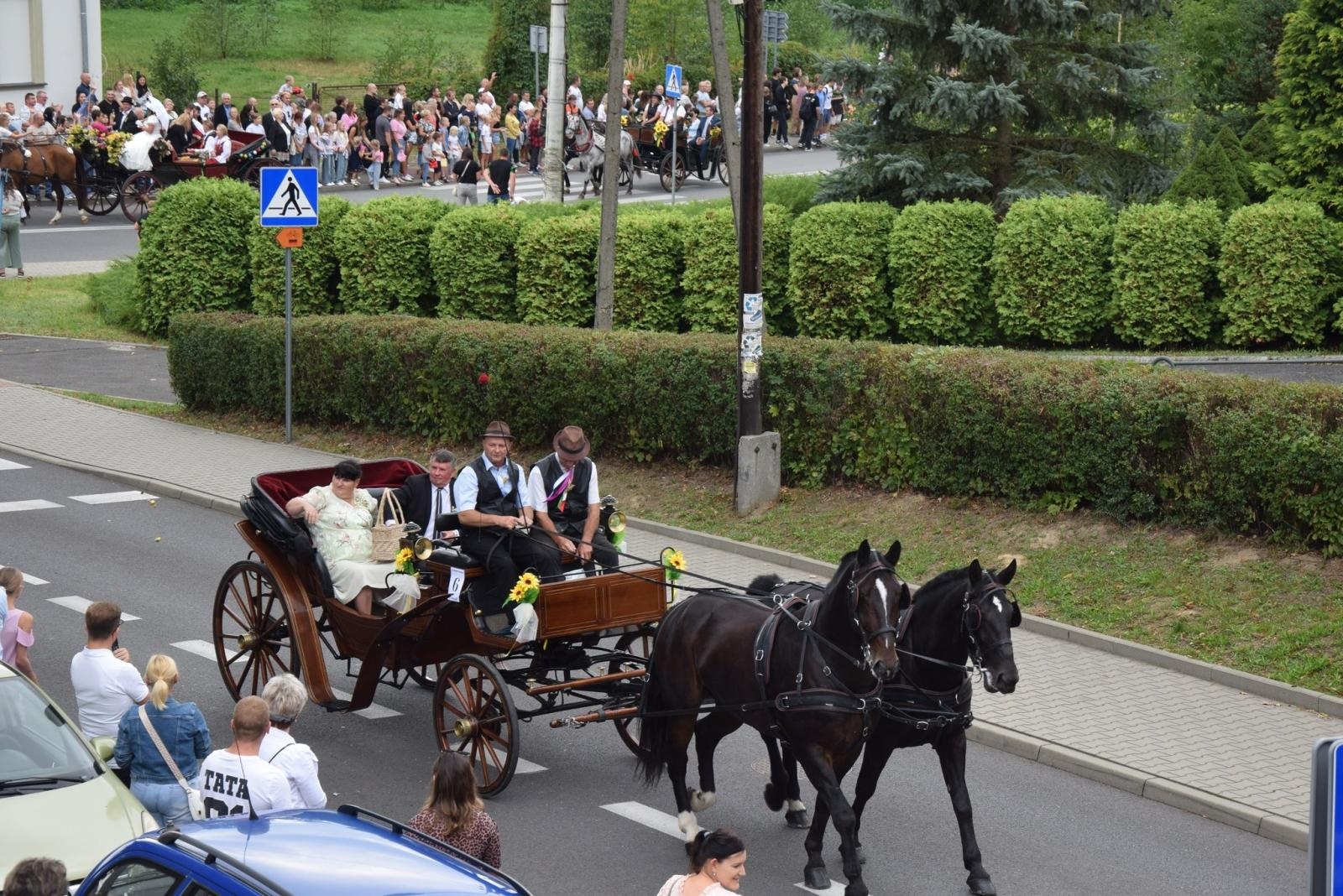 Zdjęcie w galerii na portalu naszwodzislaw.com: Boże z Twoich rąk żyjemy. Dożynki w Połomi [FOTO] wiadomości z regionu