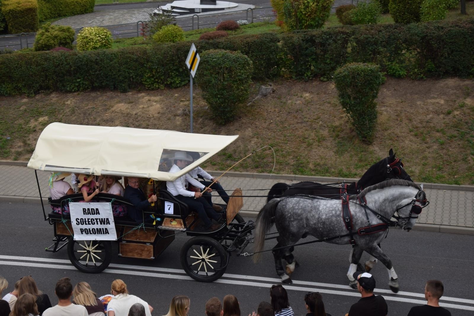 Zdjęcie w galerii na portalu naszwodzislaw.com: Boże z Twoich rąk żyjemy. Dożynki w Połomi [FOTO] wiadomości z regionu
