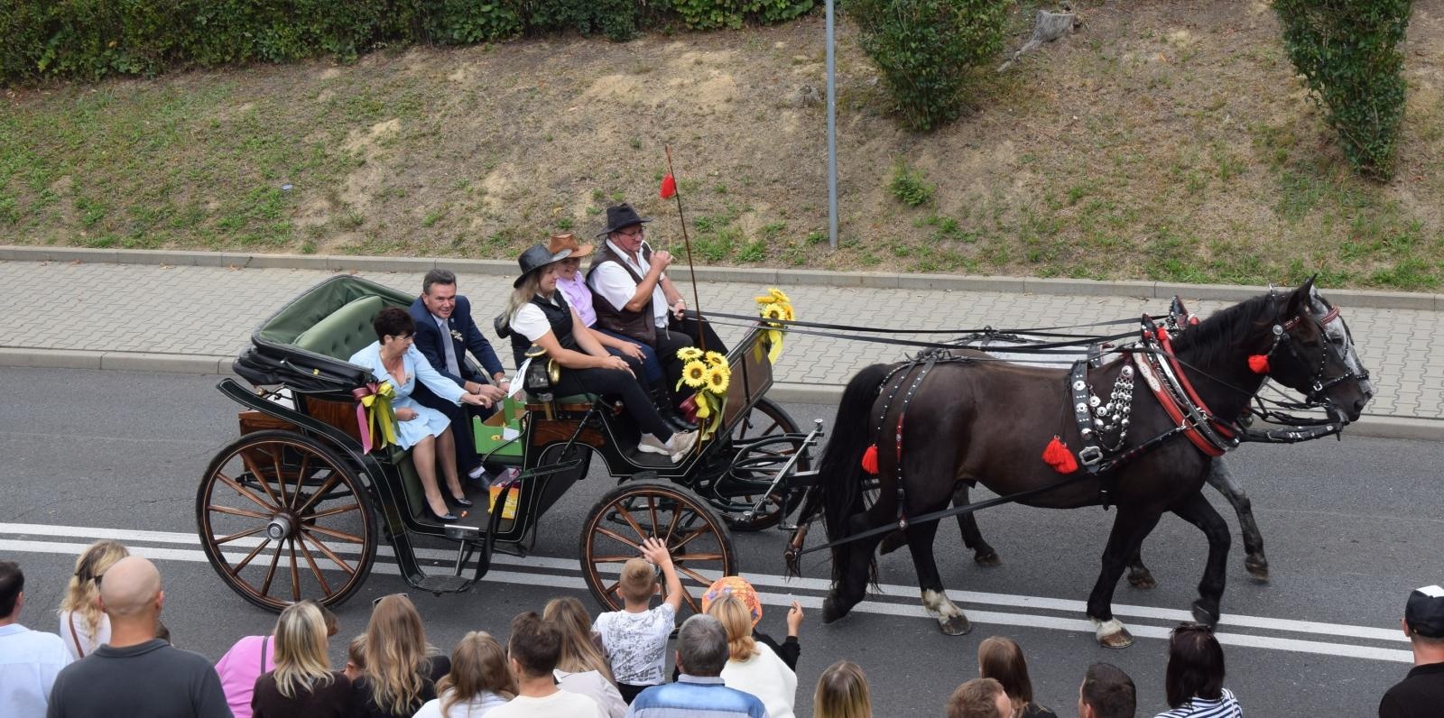 Zdjęcie w galerii na portalu naszwodzislaw.com: Boże z Twoich rąk żyjemy. Dożynki w Połomi [FOTO] wiadomości z regionu