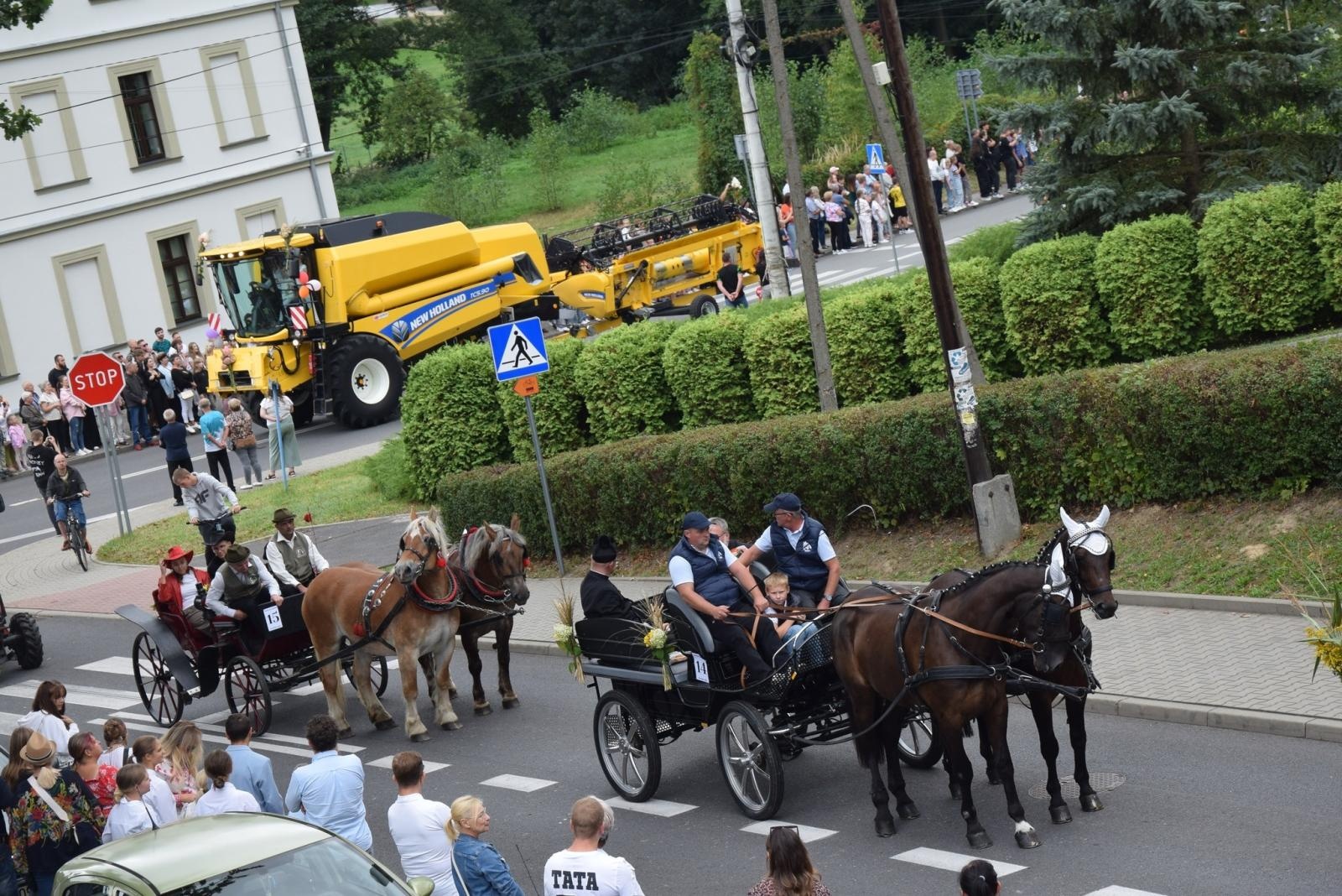 Zdjęcie w galerii na portalu naszwodzislaw.com: Boże z Twoich rąk żyjemy. Dożynki w Połomi [FOTO] wiadomości z regionu