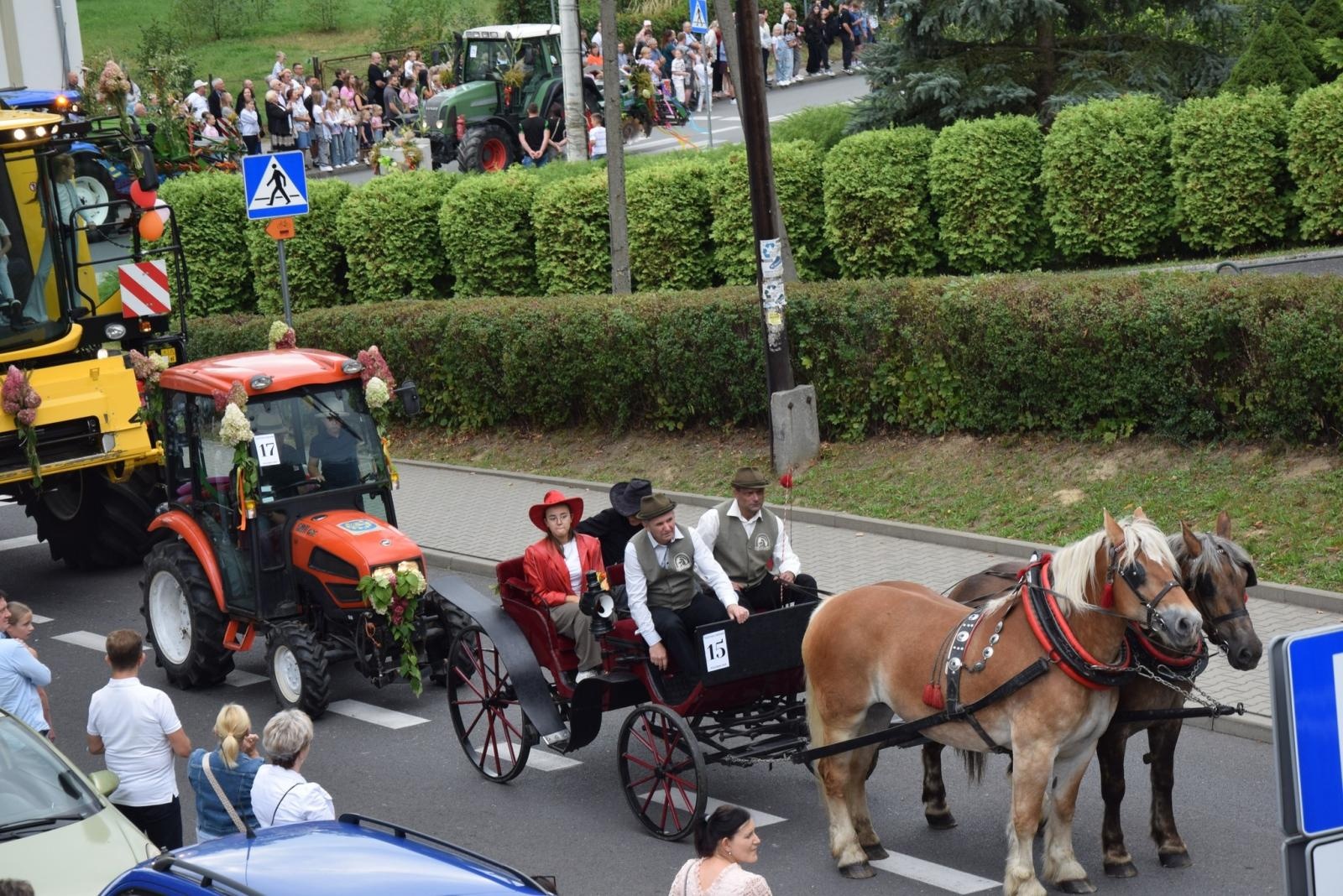 Zdjęcie w galerii na portalu naszwodzislaw.com: Boże z Twoich rąk żyjemy. Dożynki w Połomi [FOTO] wiadomości z regionu