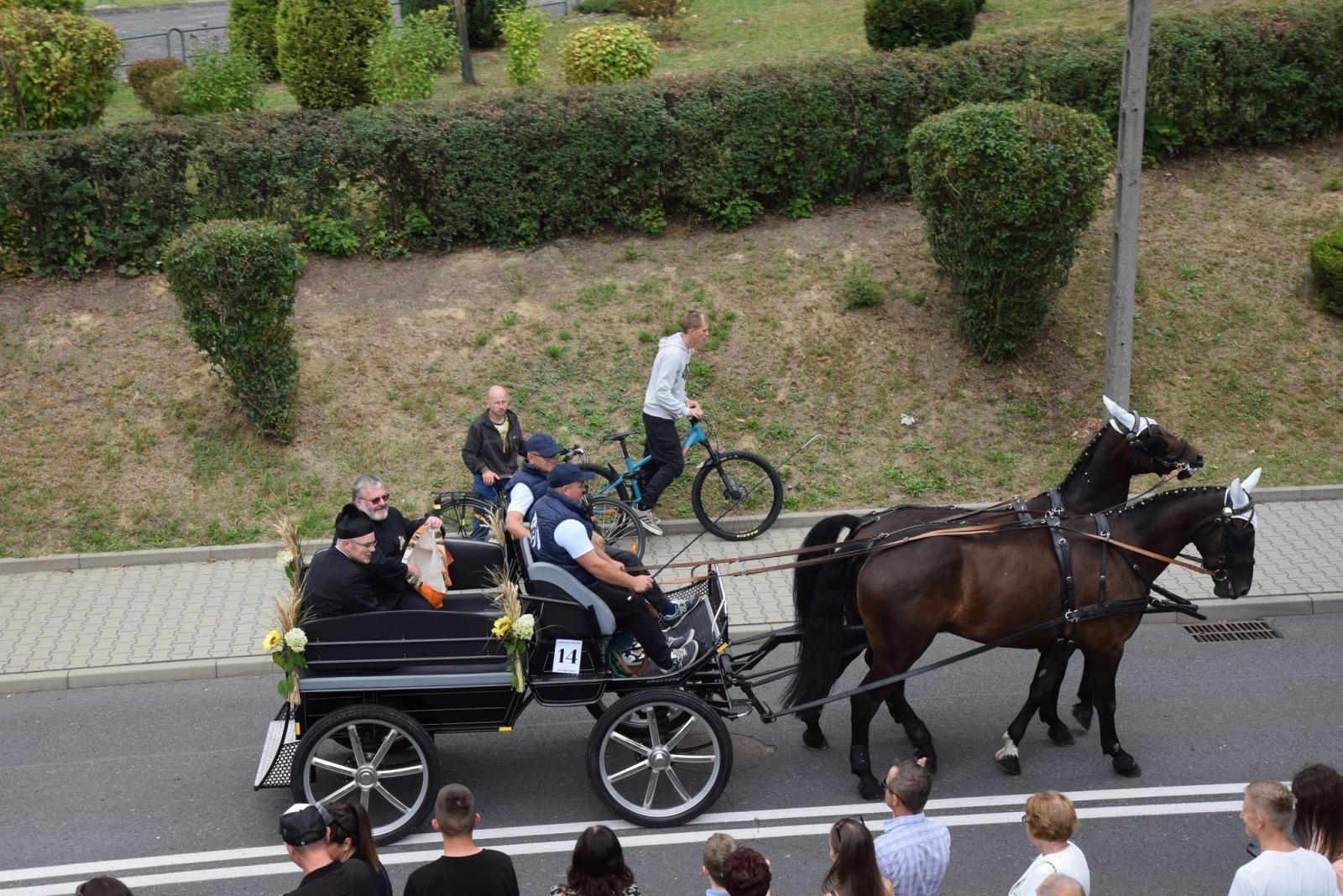 Zdjęcie w galerii na portalu naszwodzislaw.com: Boże z Twoich rąk żyjemy. Dożynki w Połomi [FOTO] wiadomości z regionu