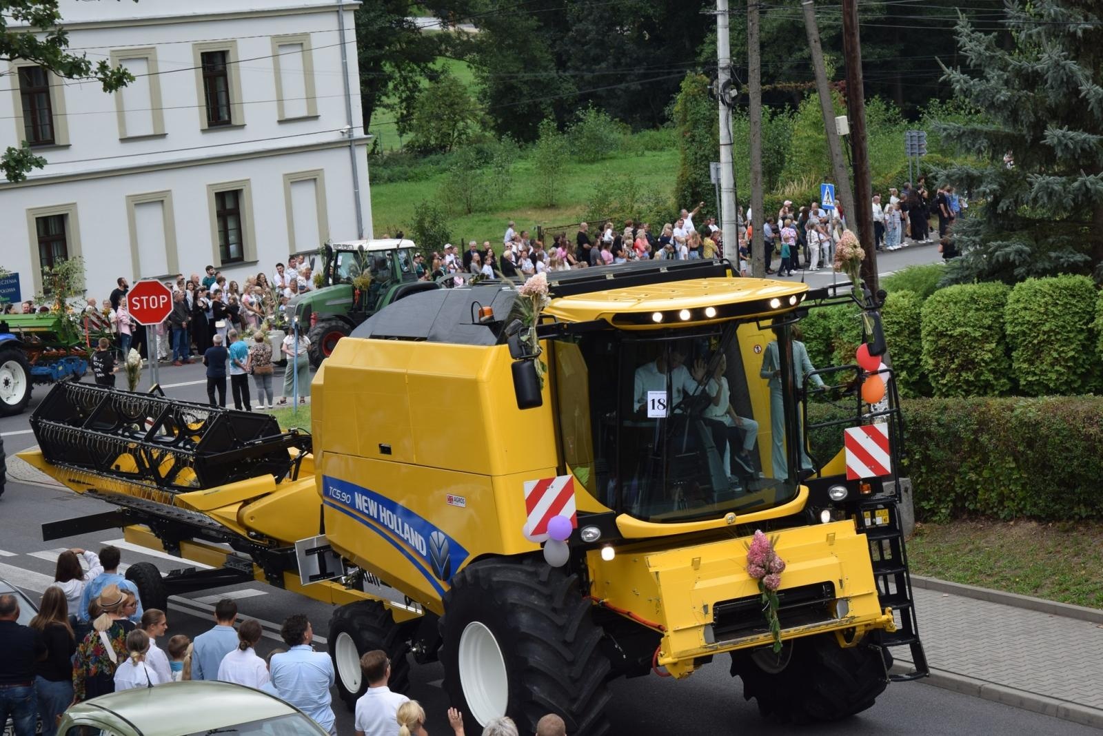 Zdjęcie w galerii na portalu naszwodzislaw.com: Boże z Twoich rąk żyjemy. Dożynki w Połomi [FOTO] wiadomości z regionu
