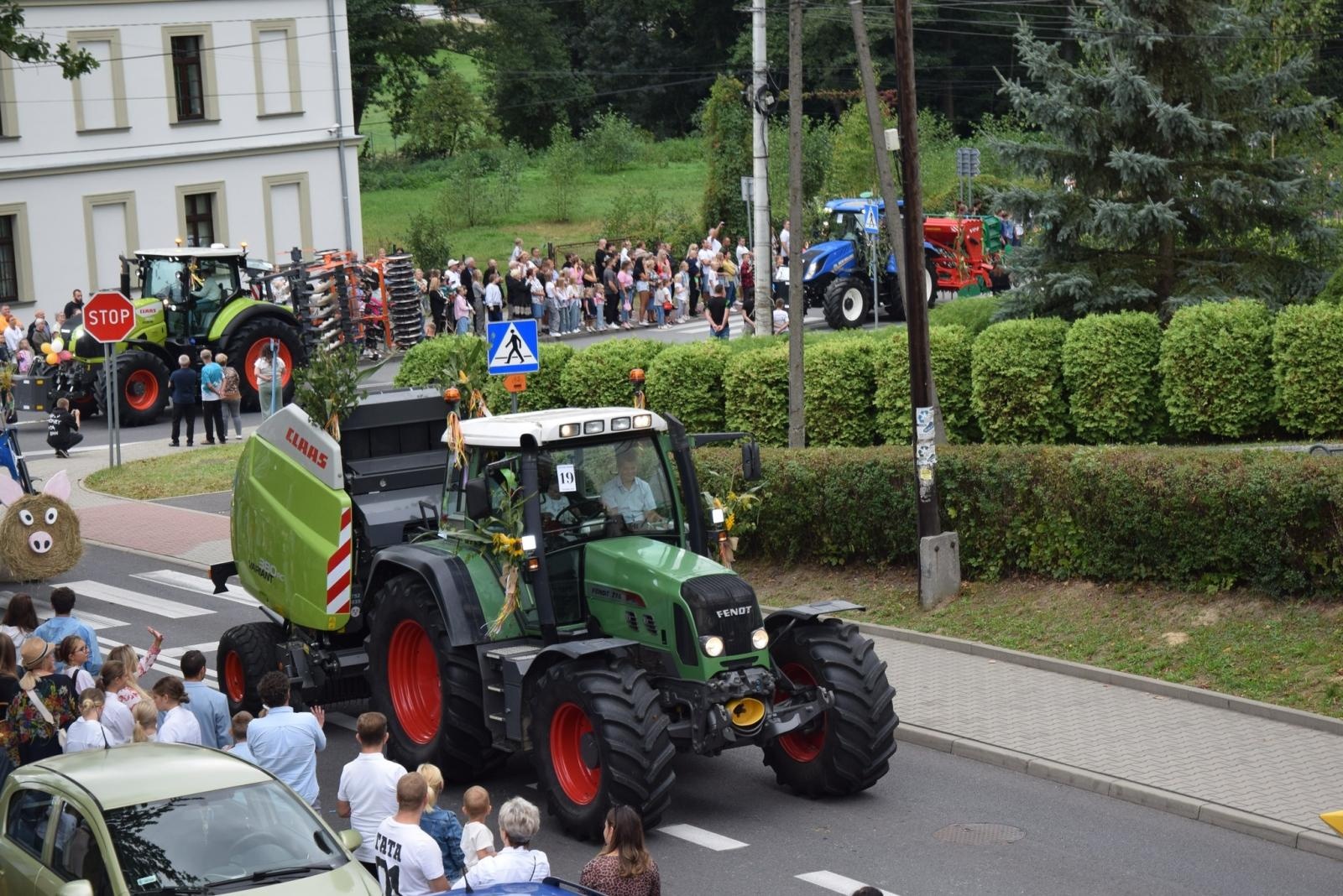 Zdjęcie w galerii na portalu naszwodzislaw.com: Boże z Twoich rąk żyjemy. Dożynki w Połomi [FOTO] wiadomości z regionu