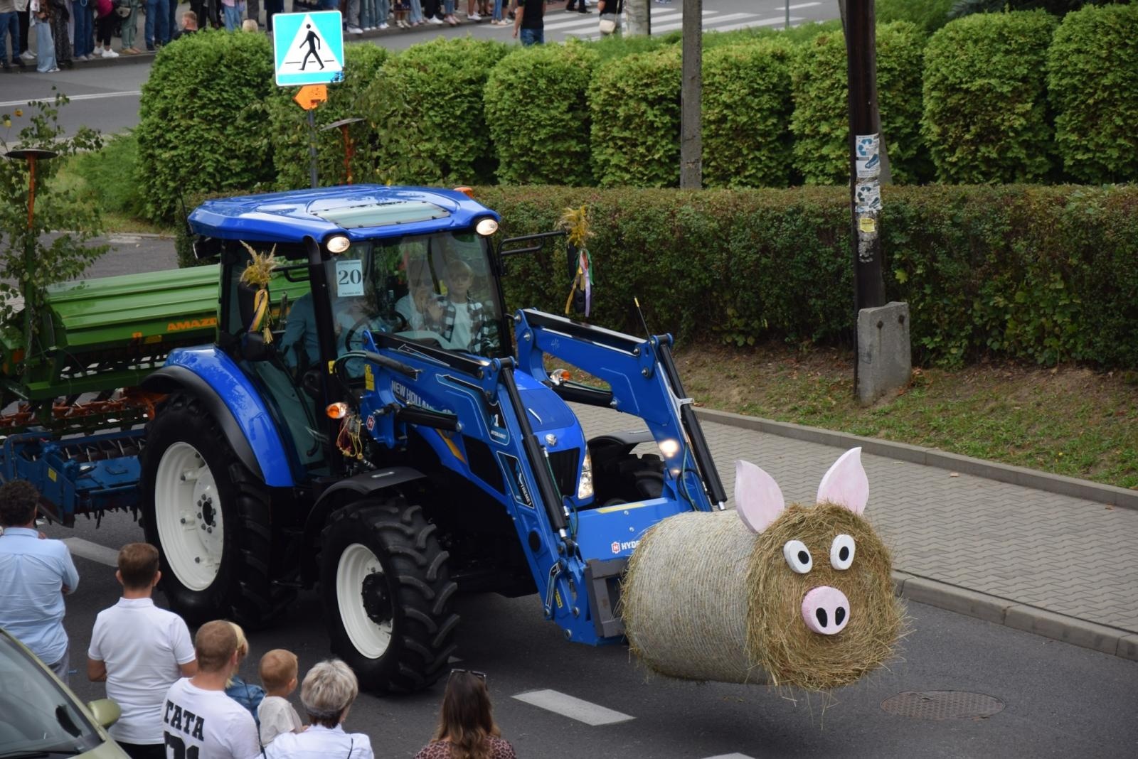 Zdjęcie w galerii na portalu naszwodzislaw.com: Boże z Twoich rąk żyjemy. Dożynki w Połomi [FOTO] wiadomości z regionu