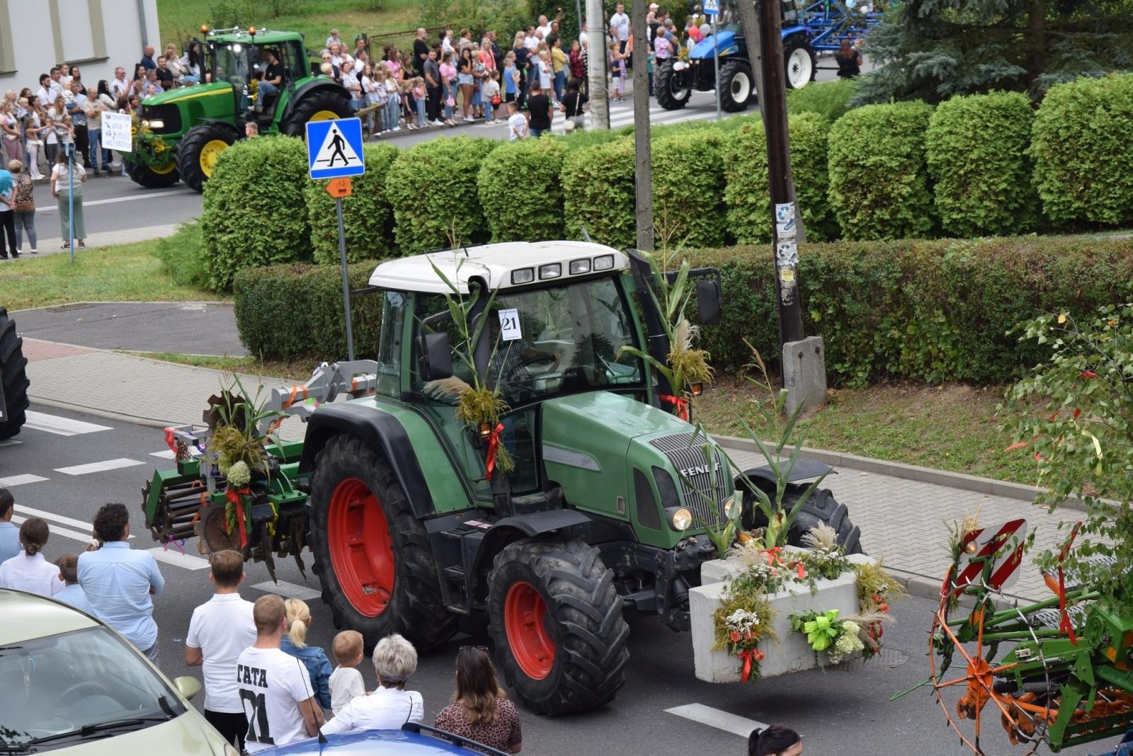 Zdjęcie w galerii na portalu naszwodzislaw.com: Boże z Twoich rąk żyjemy. Dożynki w Połomi [FOTO] wiadomości z regionu