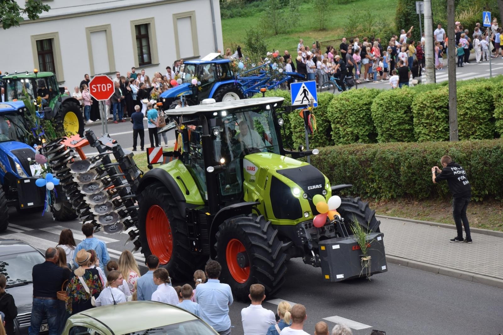 Zdjęcie w galerii na portalu naszwodzislaw.com: Boże z Twoich rąk żyjemy. Dożynki w Połomi [FOTO] wiadomości z regionu