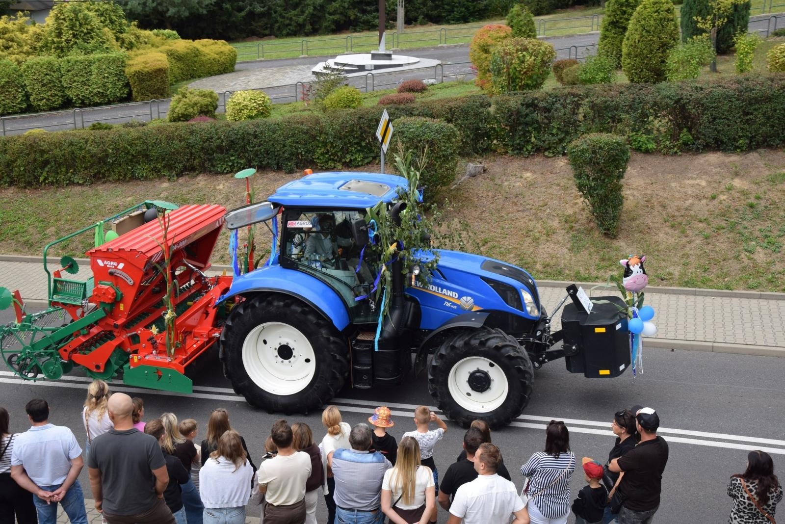 Zdjęcie w galerii na portalu naszwodzislaw.com: Boże z Twoich rąk żyjemy. Dożynki w Połomi [FOTO] wiadomości z regionu