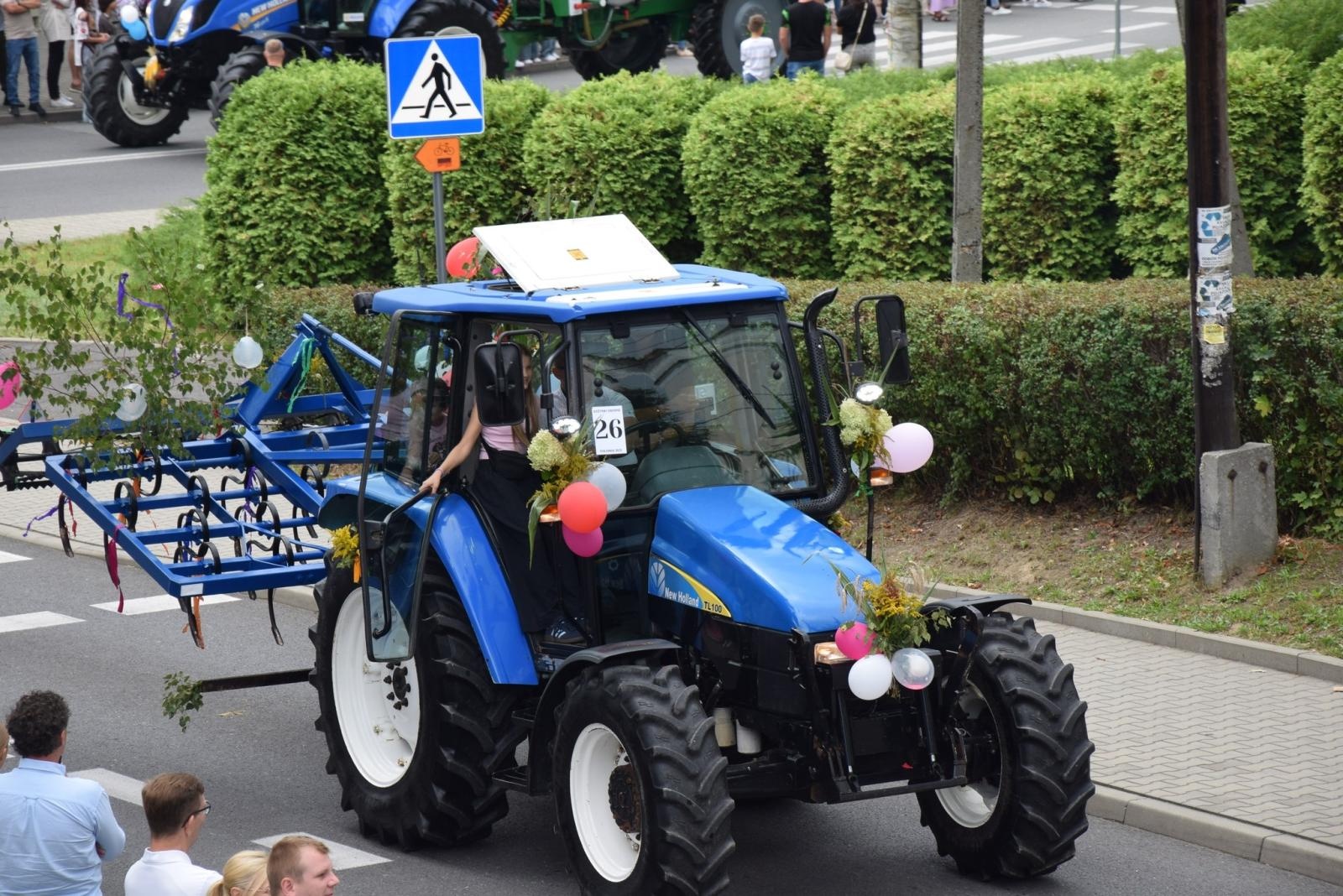 Zdjęcie w galerii na portalu naszwodzislaw.com: Boże z Twoich rąk żyjemy. Dożynki w Połomi [FOTO] wiadomości z regionu