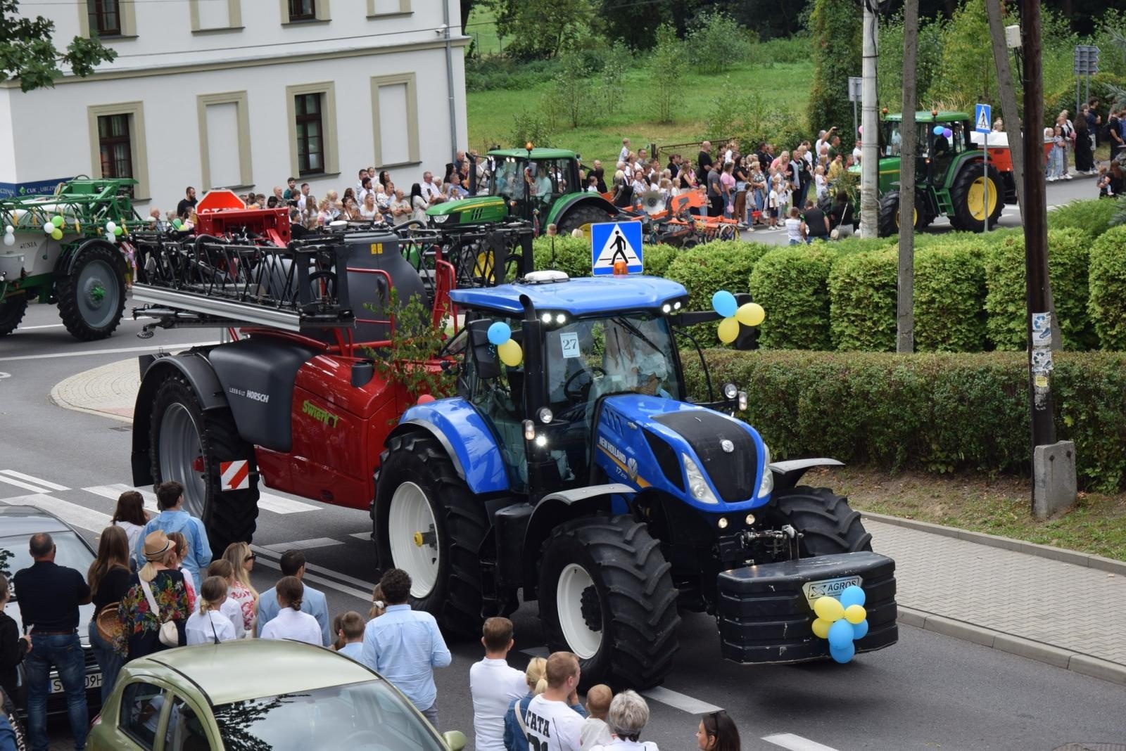Zdjęcie w galerii na portalu naszwodzislaw.com: Boże z Twoich rąk żyjemy. Dożynki w Połomi [FOTO] wiadomości z regionu