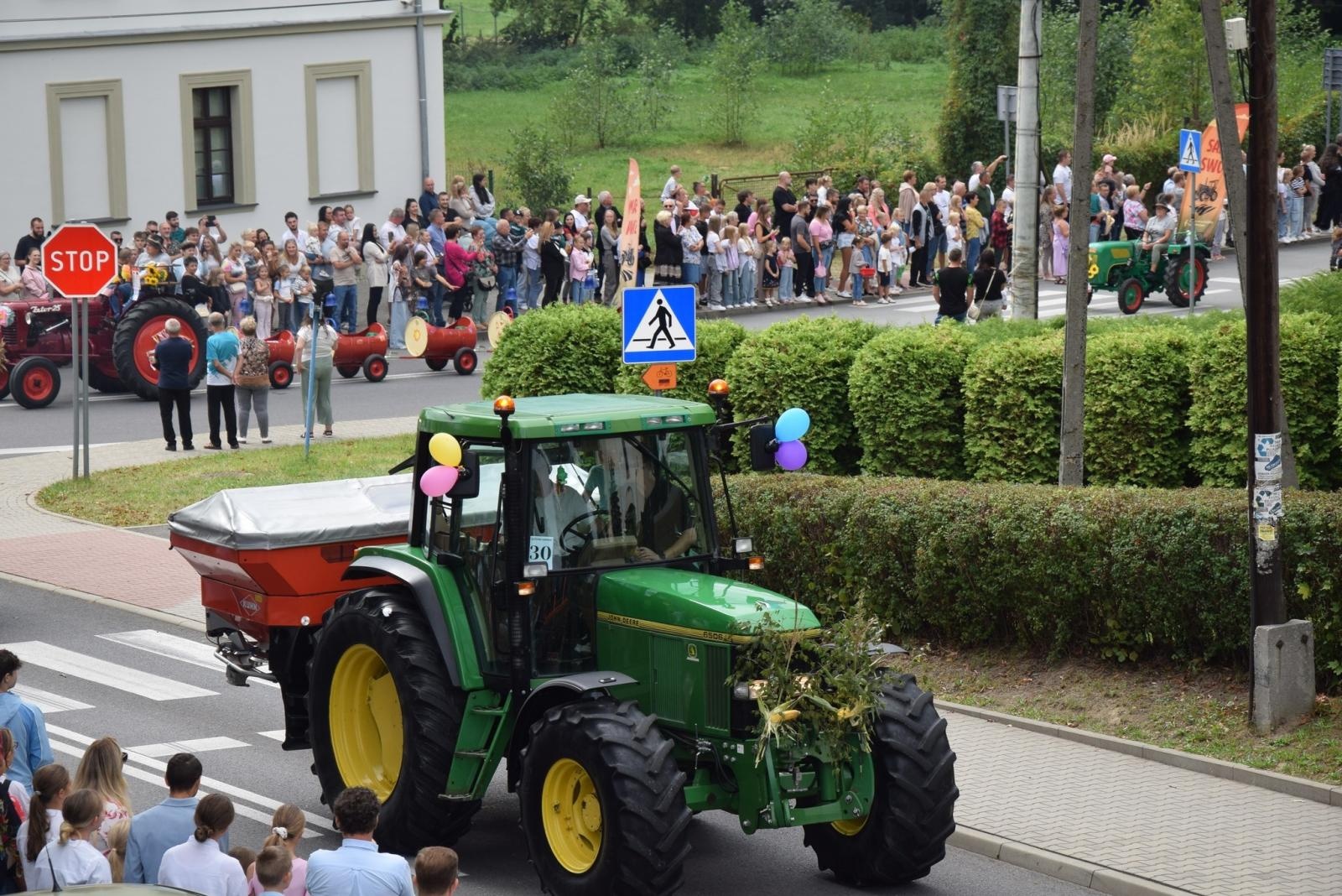Zdjęcie w galerii na portalu naszwodzislaw.com: Boże z Twoich rąk żyjemy. Dożynki w Połomi [FOTO] wiadomości z regionu