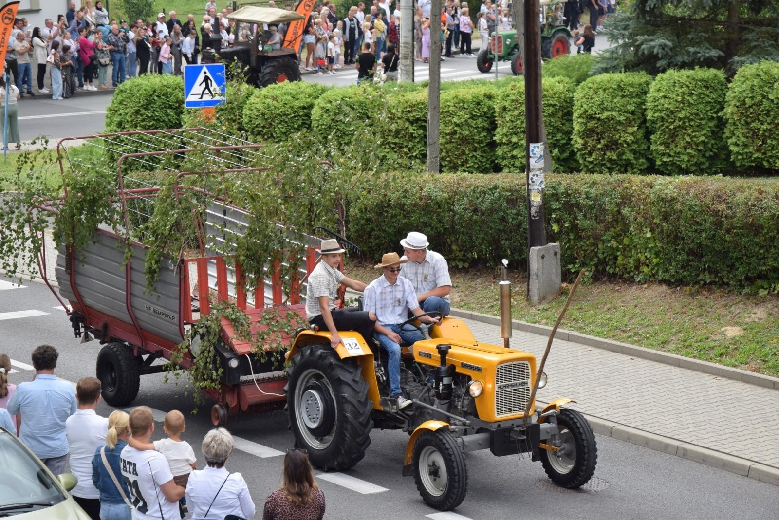 Zdjęcie w galerii na portalu naszwodzislaw.com: Boże z Twoich rąk żyjemy. Dożynki w Połomi [FOTO] wiadomości z regionu