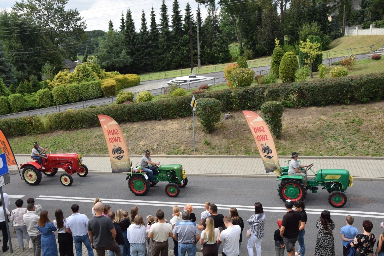 Zdjęcie w galerii na portalu naszwodzislaw.com: Boże z Twoich rąk żyjemy. Dożynki w Połomi [FOTO] wiadomości z regionu