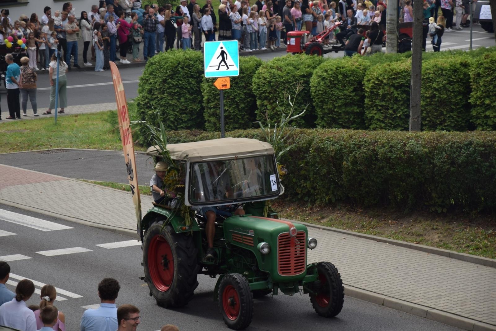 Zdjęcie w galerii na portalu naszwodzislaw.com: Boże z Twoich rąk żyjemy. Dożynki w Połomi [FOTO] wiadomości z regionu