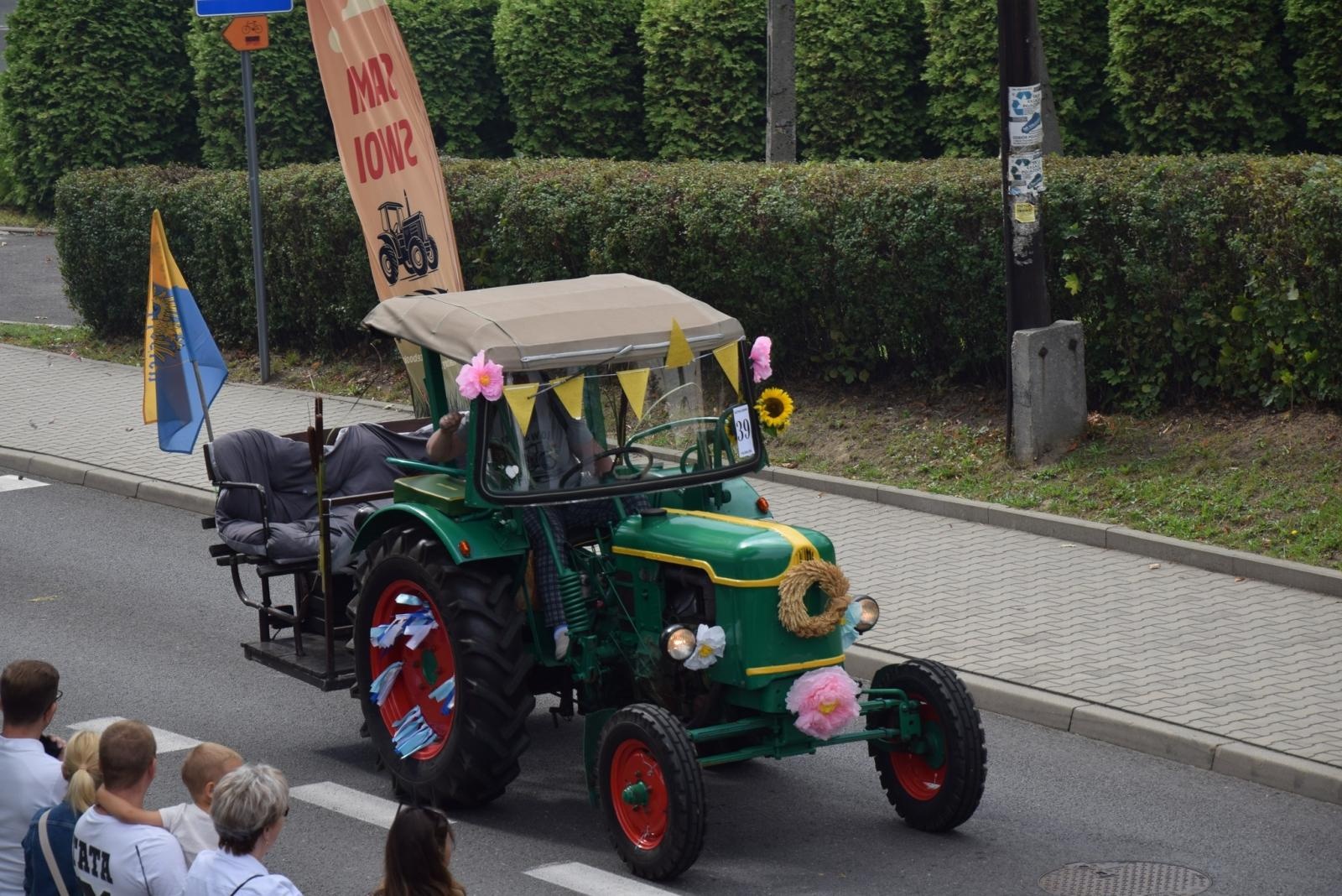 Zdjęcie w galerii na portalu naszwodzislaw.com: Boże z Twoich rąk żyjemy. Dożynki w Połomi [FOTO] wiadomości z regionu