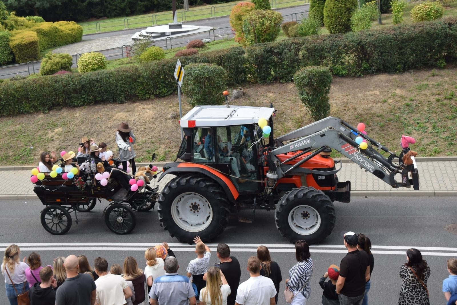 Zdjęcie w galerii na portalu naszwodzislaw.com: Boże z Twoich rąk żyjemy. Dożynki w Połomi [FOTO] wiadomości z regionu