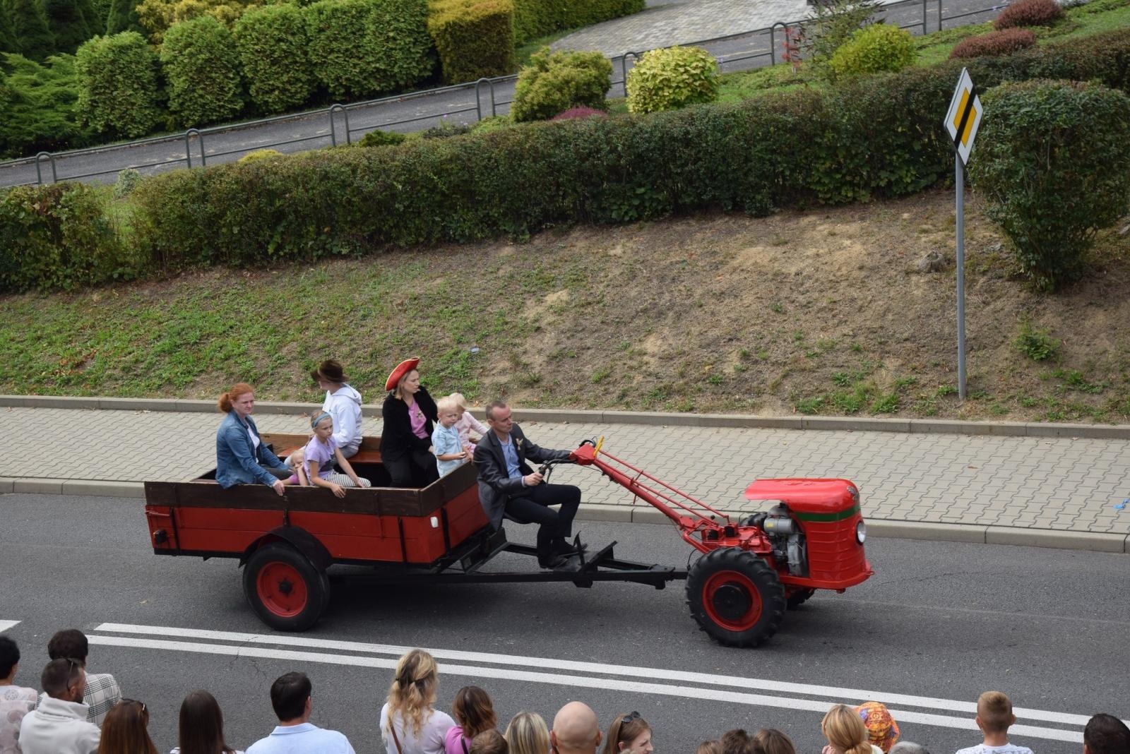Zdjęcie w galerii na portalu naszwodzislaw.com: Boże z Twoich rąk żyjemy. Dożynki w Połomi [FOTO] wiadomości z regionu