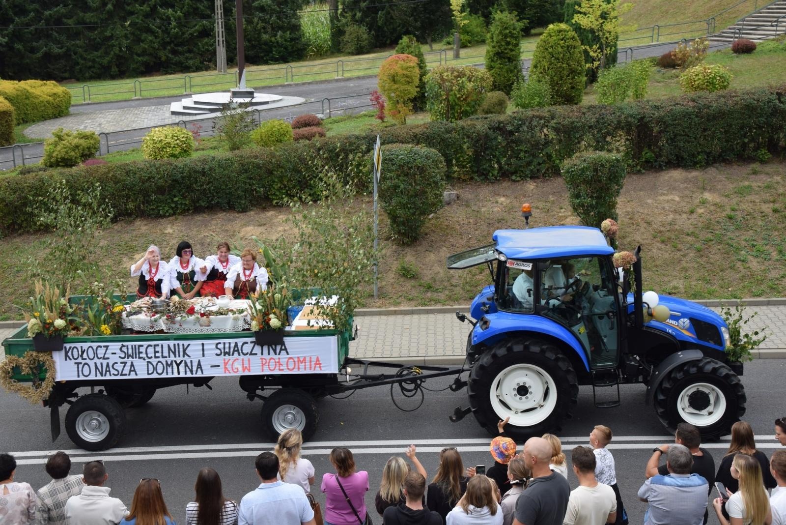 Zdjęcie w galerii na portalu naszwodzislaw.com: Boże z Twoich rąk żyjemy. Dożynki w Połomi [FOTO] wiadomości z regionu
