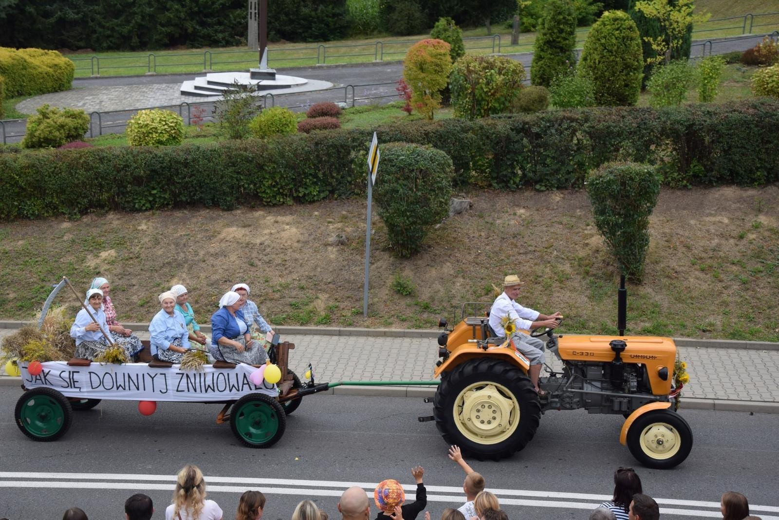 Zdjęcie w galerii na portalu naszwodzislaw.com: Boże z Twoich rąk żyjemy. Dożynki w Połomi [FOTO] wiadomości z regionu