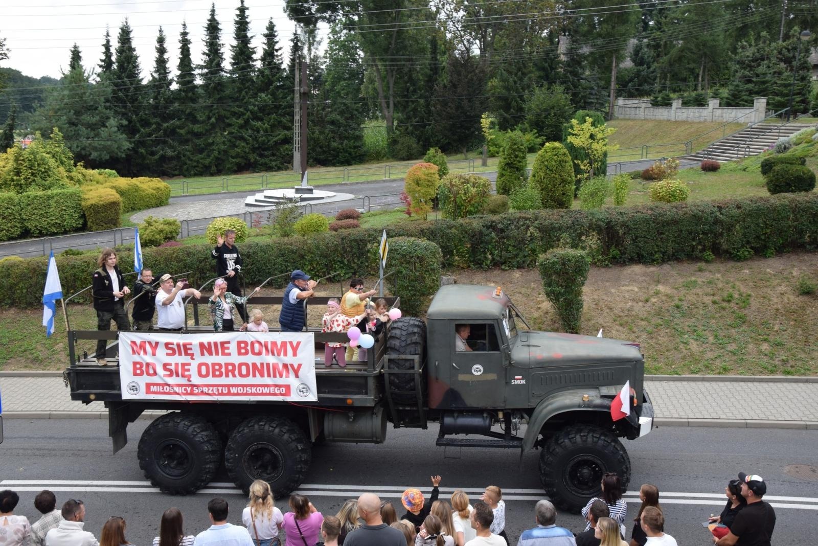 Zdjęcie w galerii na portalu naszwodzislaw.com: Boże z Twoich rąk żyjemy. Dożynki w Połomi [FOTO] wiadomości z regionu
