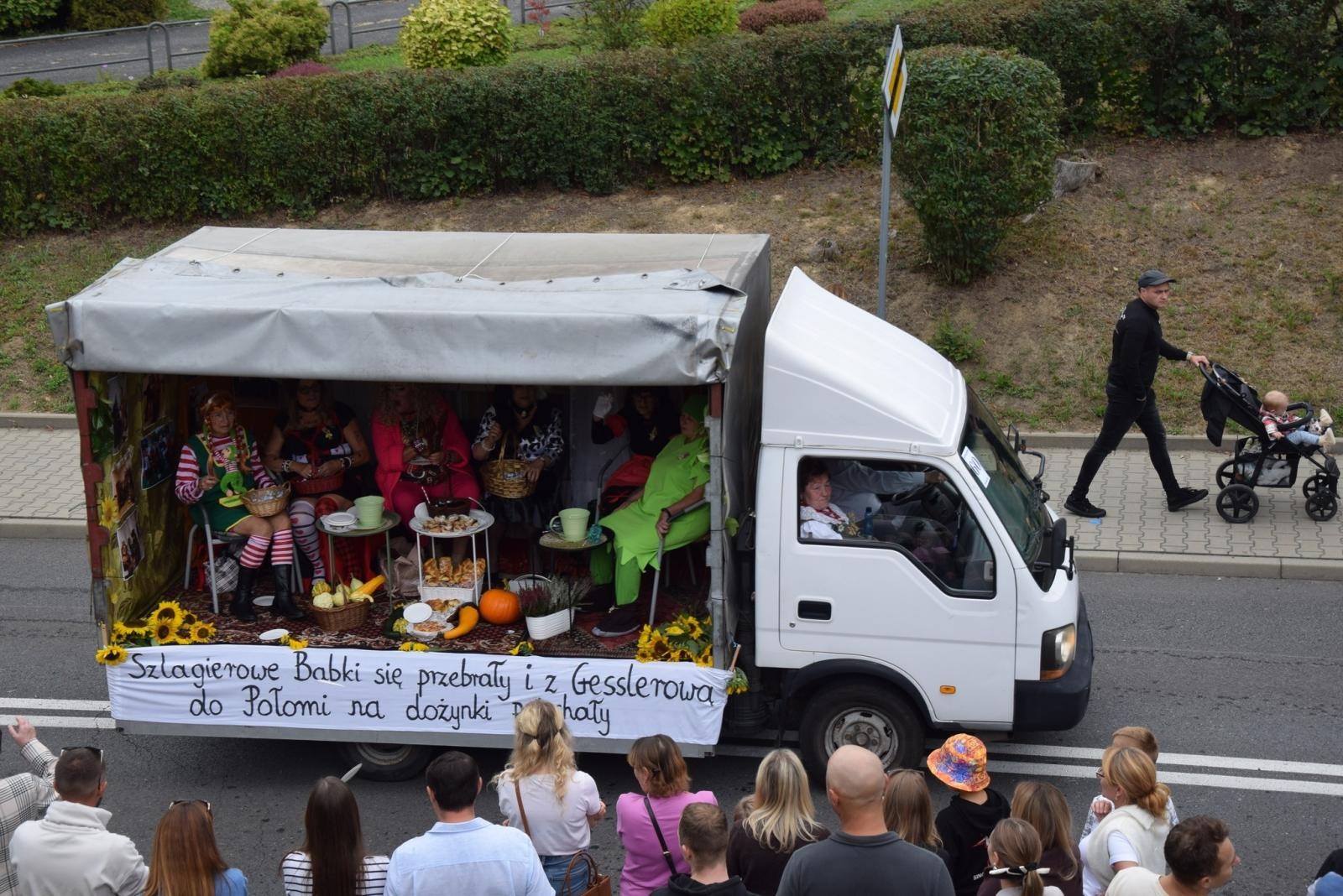 Zdjęcie w galerii na portalu naszwodzislaw.com: Boże z Twoich rąk żyjemy. Dożynki w Połomi [FOTO] wiadomości z regionu