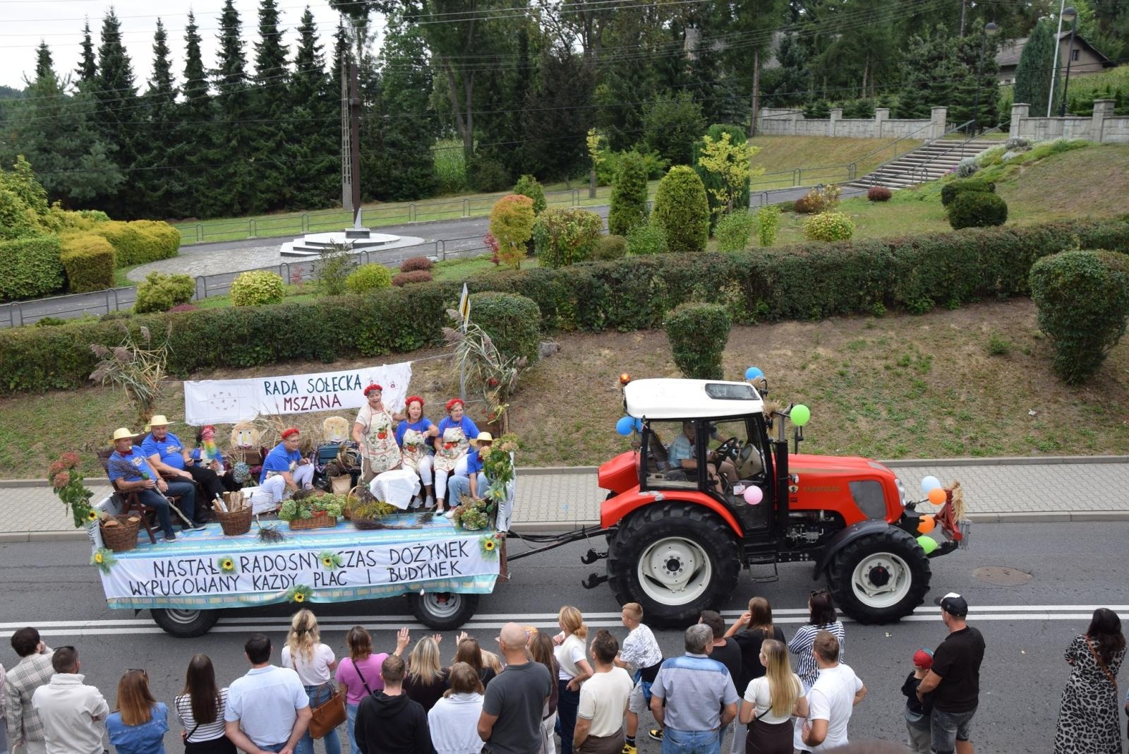 Zdjęcie w galerii na portalu naszwodzislaw.com: Boże z Twoich rąk żyjemy. Dożynki w Połomi [FOTO] wiadomości z regionu