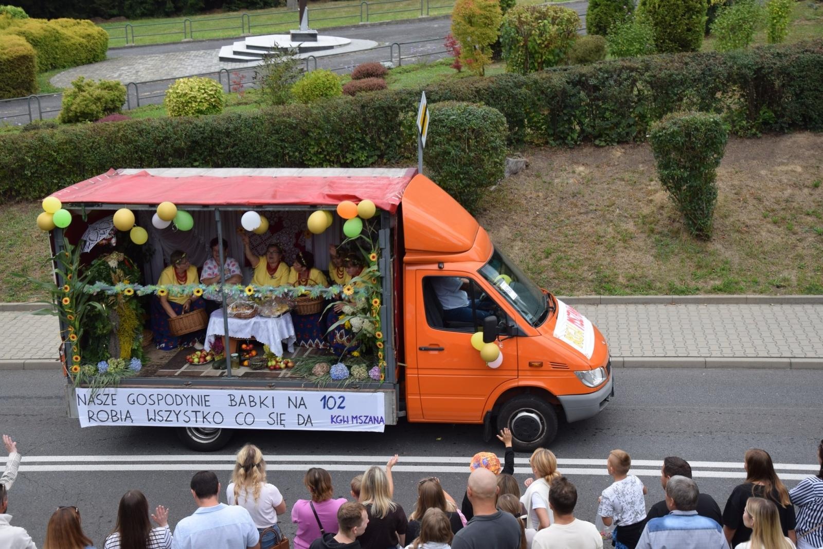 Zdjęcie w galerii na portalu naszwodzislaw.com: Boże z Twoich rąk żyjemy. Dożynki w Połomi [FOTO] wiadomości z regionu