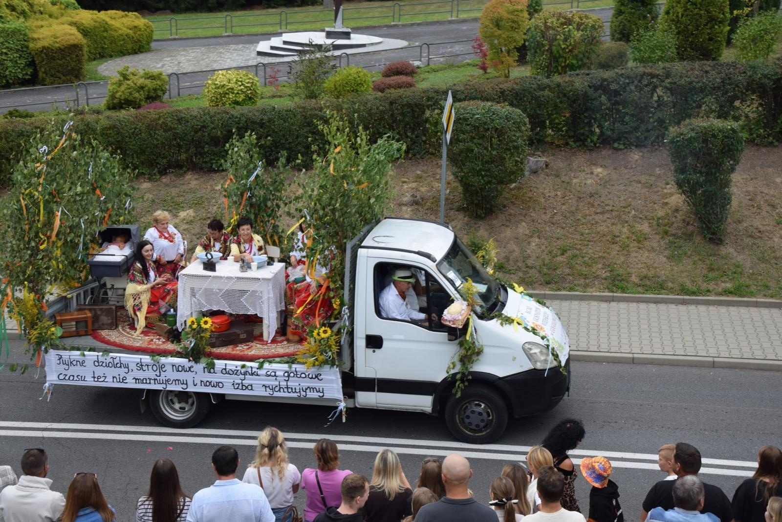 Zdjęcie w galerii na portalu naszwodzislaw.com: Boże z Twoich rąk żyjemy. Dożynki w Połomi [FOTO] wiadomości z regionu