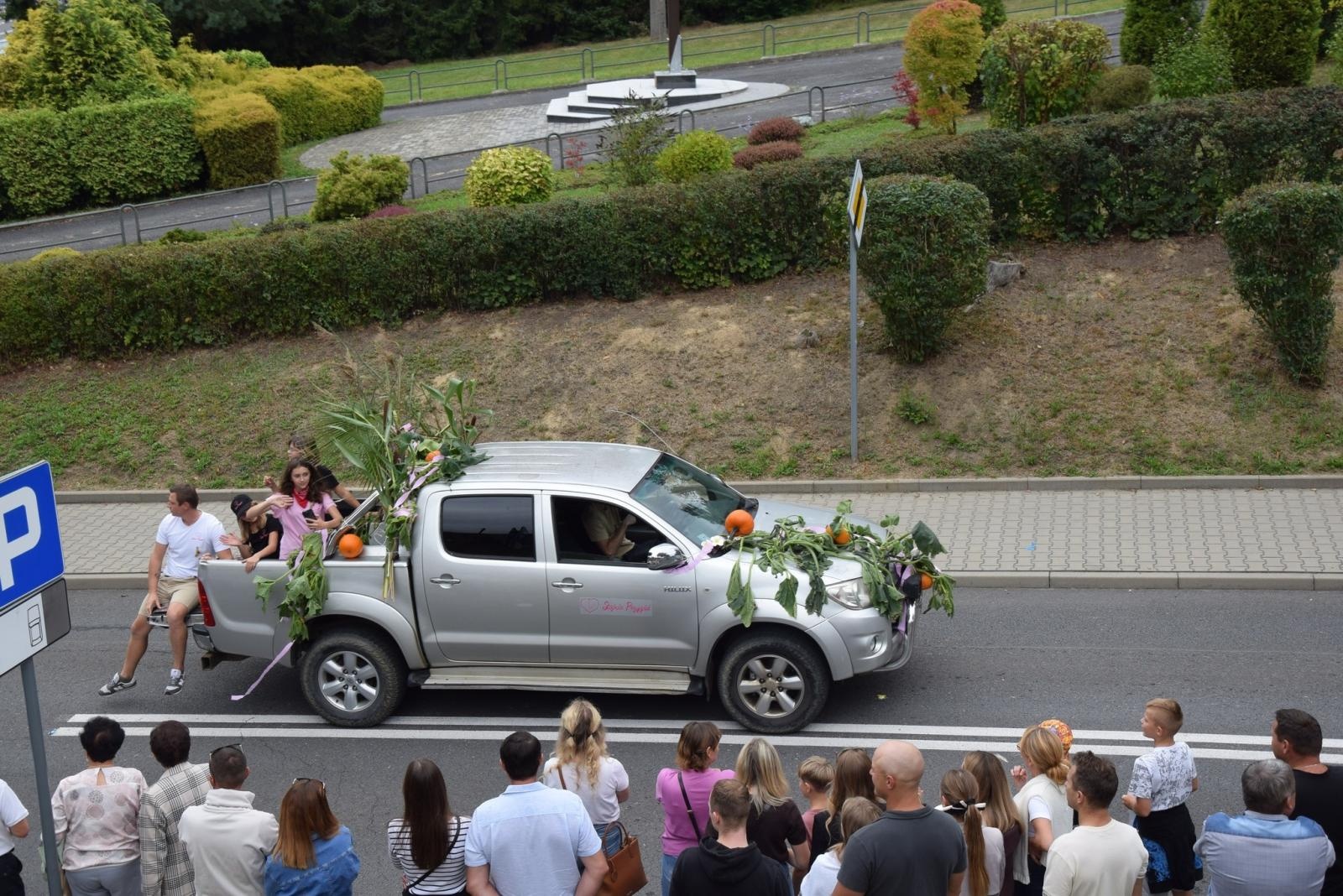 Zdjęcie w galerii na portalu naszwodzislaw.com: Boże z Twoich rąk żyjemy. Dożynki w Połomi [FOTO] wiadomości z regionu