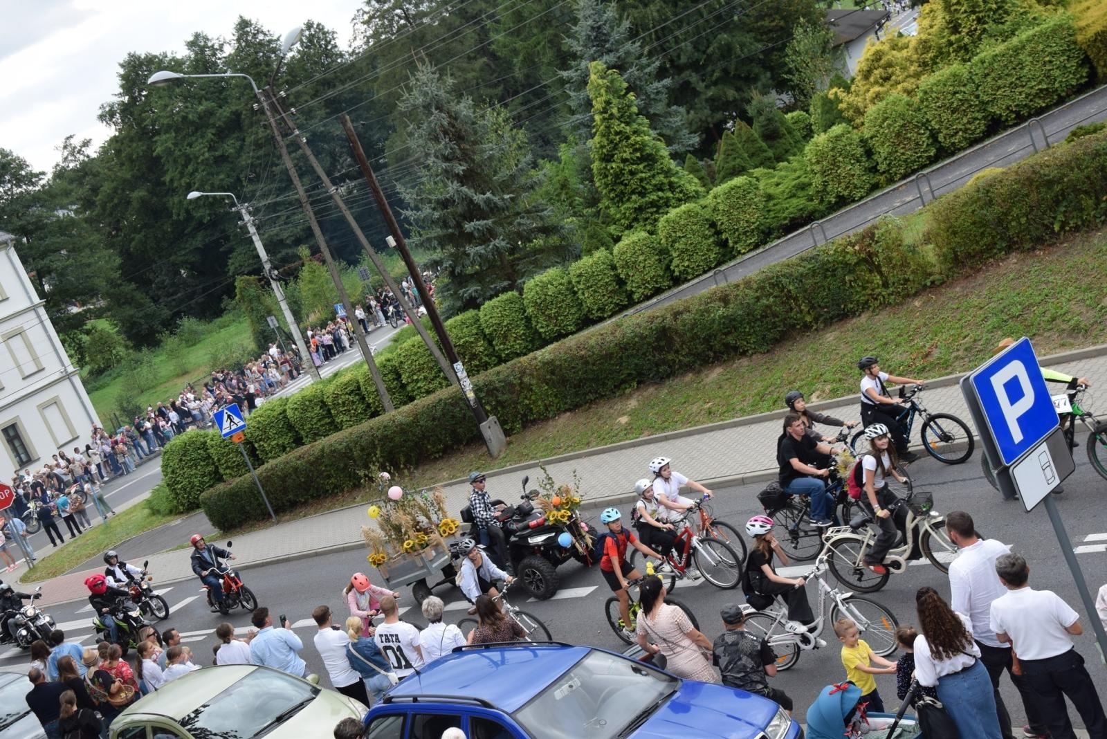 Zdjęcie w galerii na portalu naszwodzislaw.com: Boże z Twoich rąk żyjemy. Dożynki w Połomi [FOTO] wiadomości z regionu