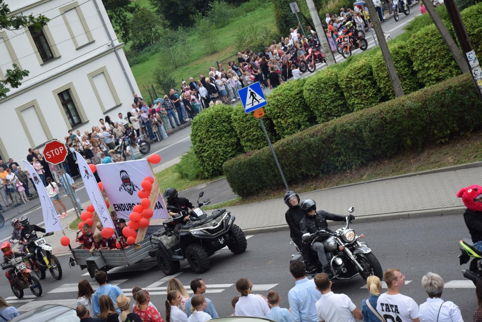 Zdjęcie w galerii na portalu naszwodzislaw.com: Boże z Twoich rąk żyjemy. Dożynki w Połomi [FOTO] wiadomości z regionu