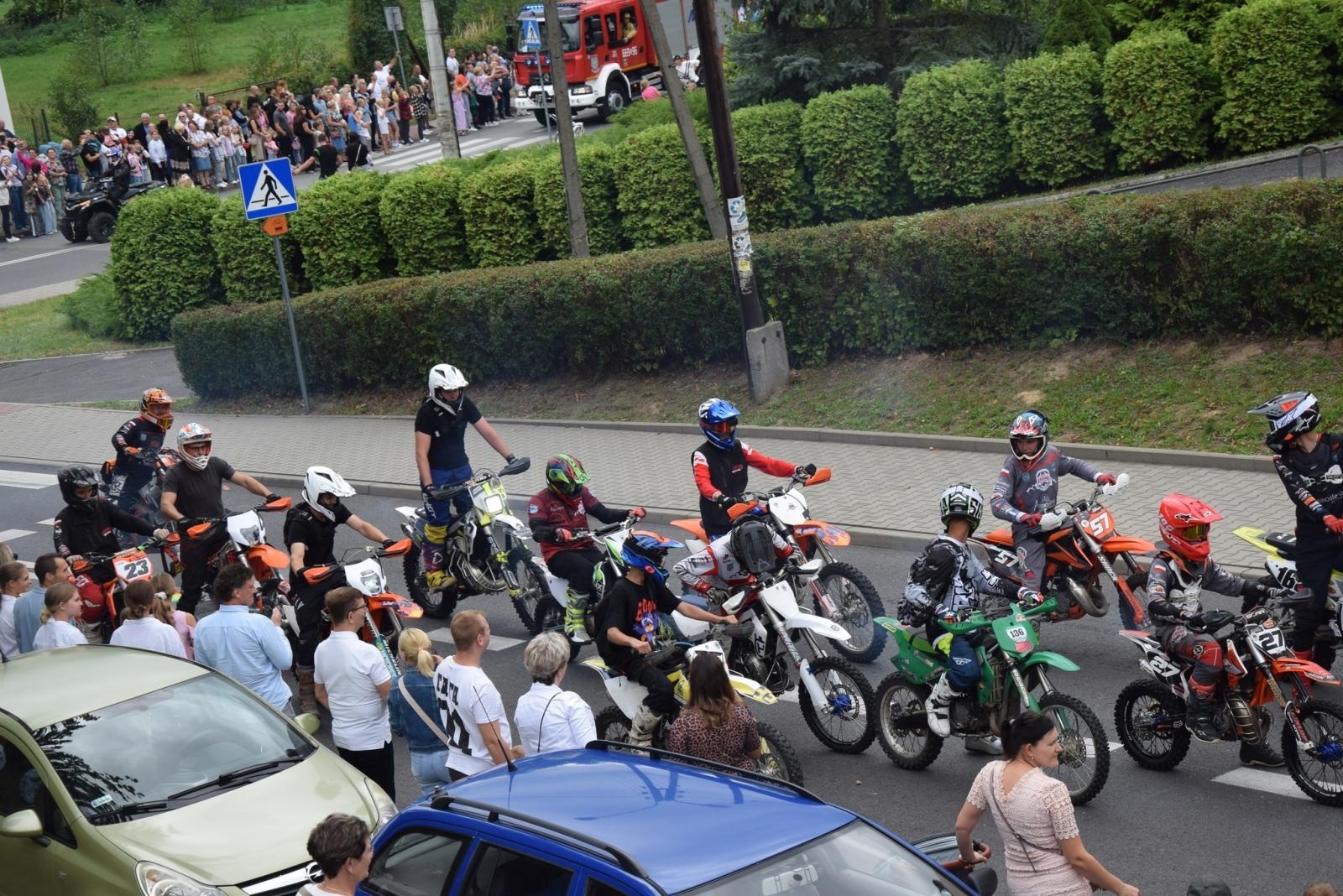 Zdjęcie w galerii na portalu naszwodzislaw.com: Boże z Twoich rąk żyjemy. Dożynki w Połomi [FOTO] wiadomości z regionu