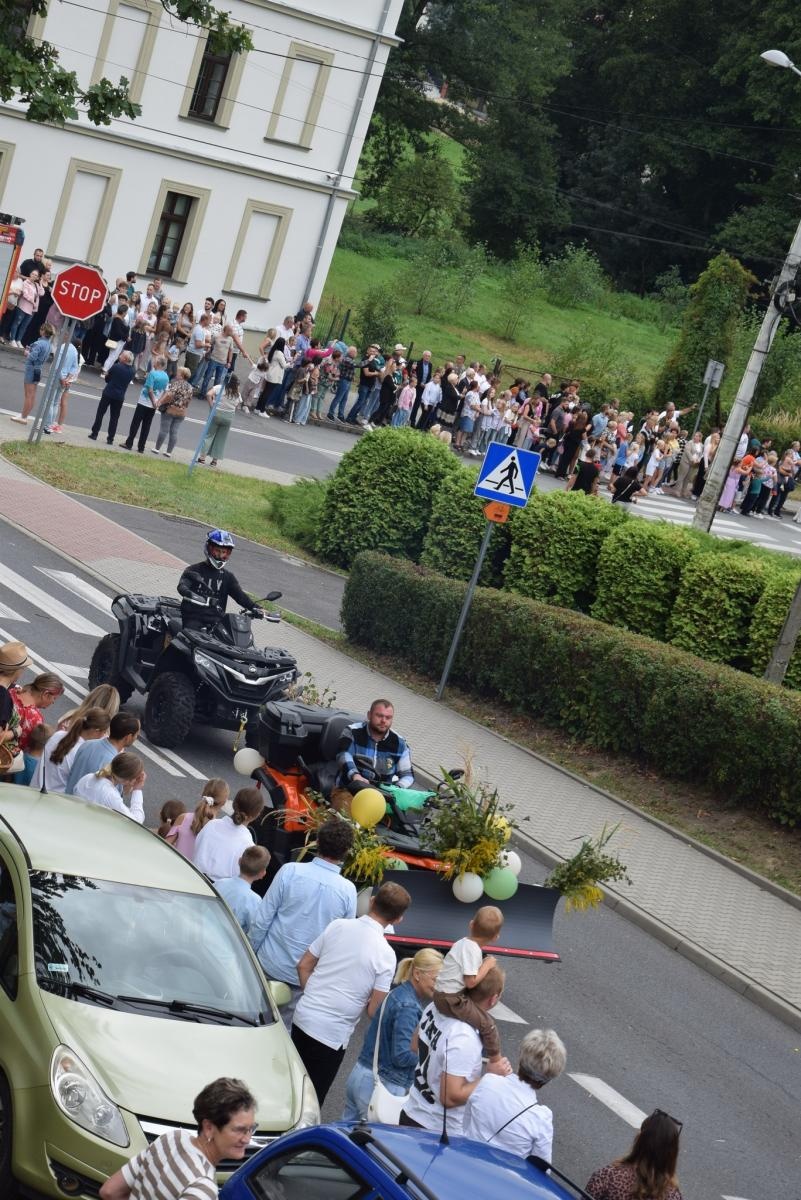 Zdjęcie w galerii na portalu naszwodzislaw.com: Boże z Twoich rąk żyjemy. Dożynki w Połomi [FOTO] wiadomości z regionu