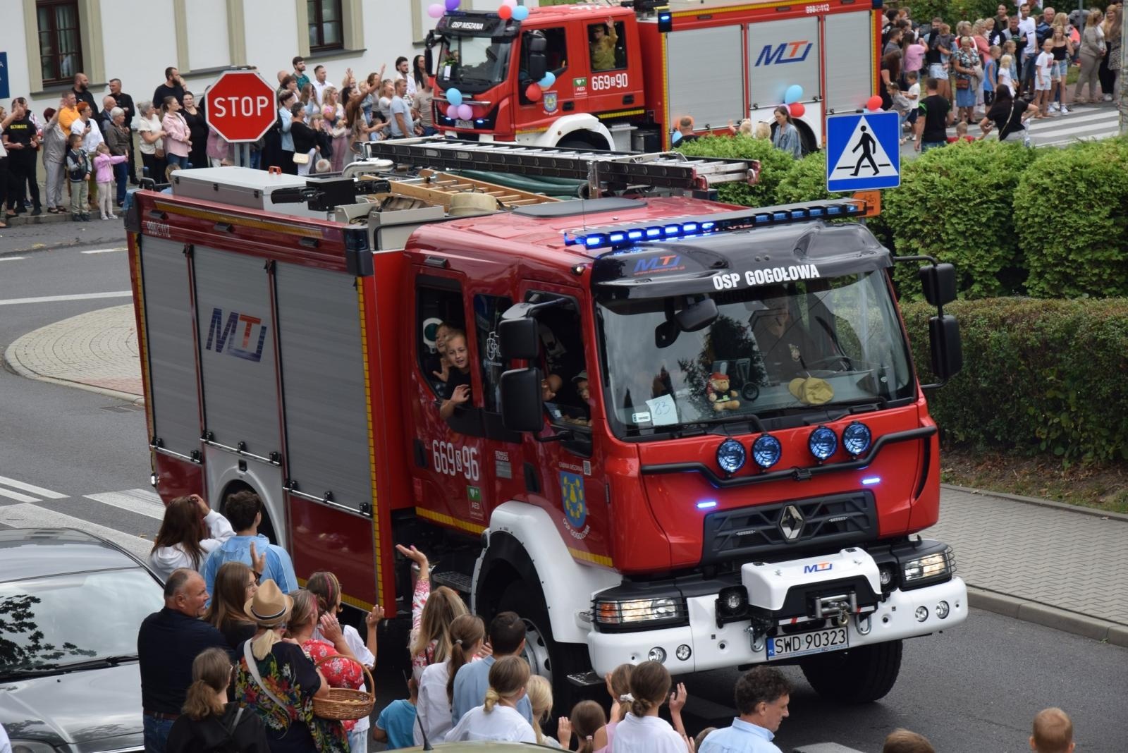 Zdjęcie w galerii na portalu naszwodzislaw.com: Boże z Twoich rąk żyjemy. Dożynki w Połomi [FOTO] wiadomości z regionu