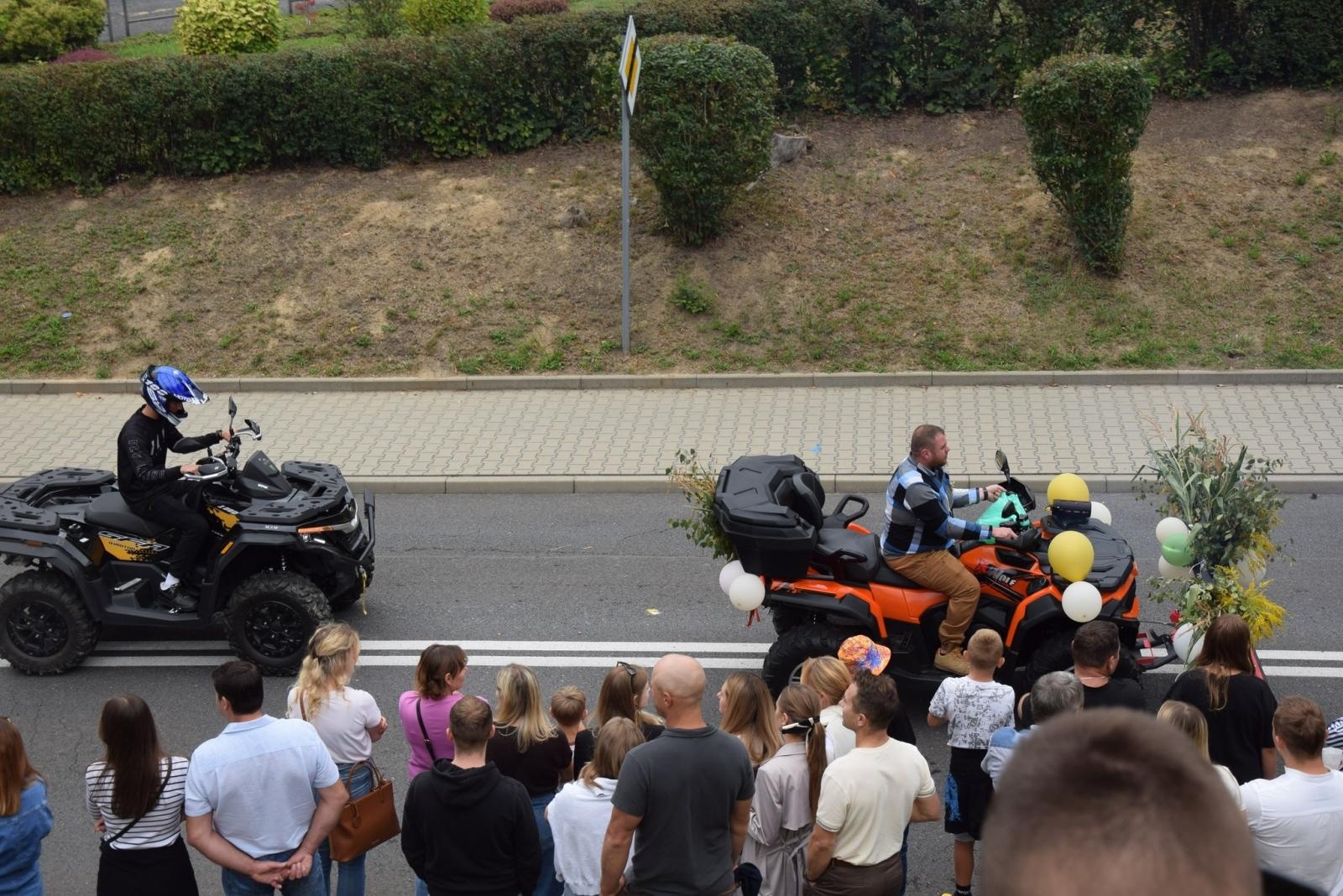 Zdjęcie w galerii na portalu naszwodzislaw.com: Boże z Twoich rąk żyjemy. Dożynki w Połomi [FOTO] wiadomości z regionu