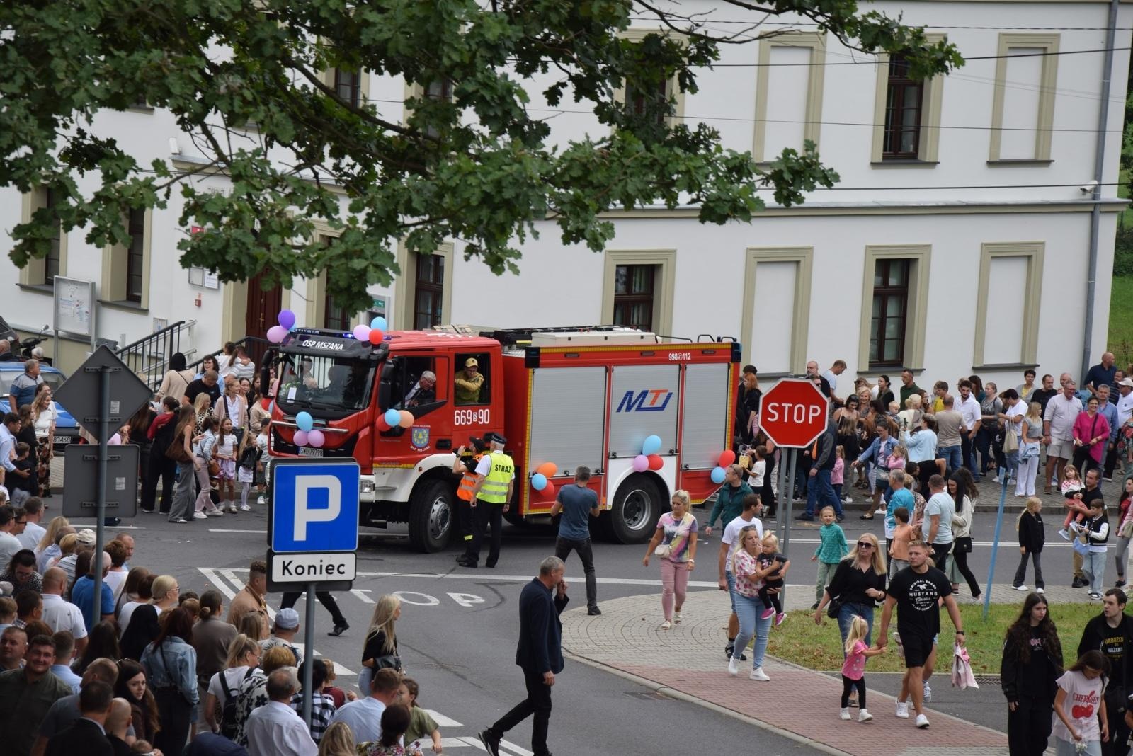 Zdjęcie w galerii na portalu naszwodzislaw.com: Boże z Twoich rąk żyjemy. Dożynki w Połomi [FOTO] wiadomości z regionu
