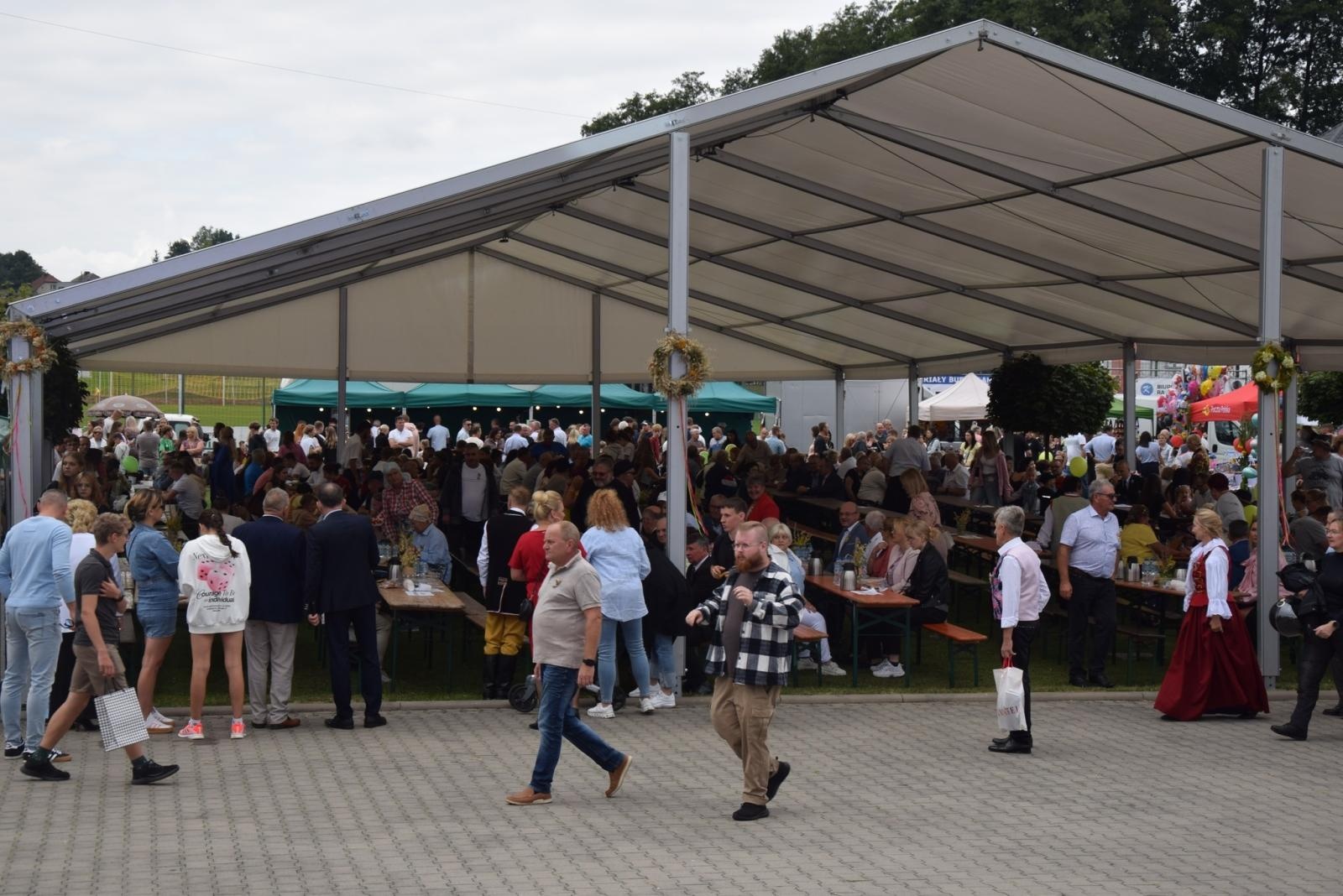 Zdjęcie w galerii na portalu naszwodzislaw.com: Boże z Twoich rąk żyjemy. Dożynki w Połomi [FOTO] wiadomości z regionu