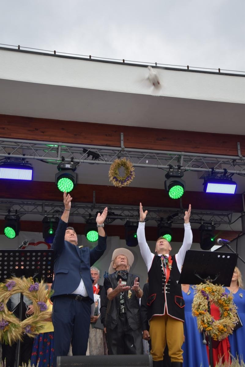 Zdjęcie w galerii na portalu naszwodzislaw.com: Boże z Twoich rąk żyjemy. Dożynki w Połomi [FOTO] wiadomości z regionu