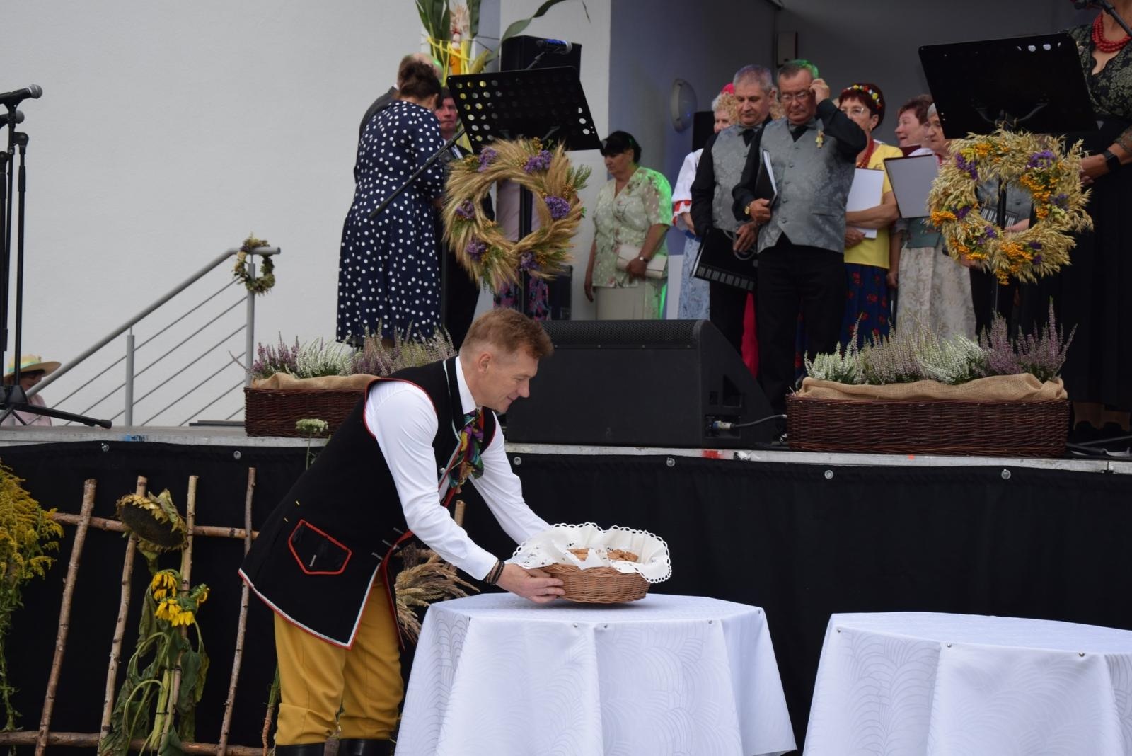 Zdjęcie w galerii na portalu naszwodzislaw.com: Boże z Twoich rąk żyjemy. Dożynki w Połomi [FOTO] wiadomości z regionu