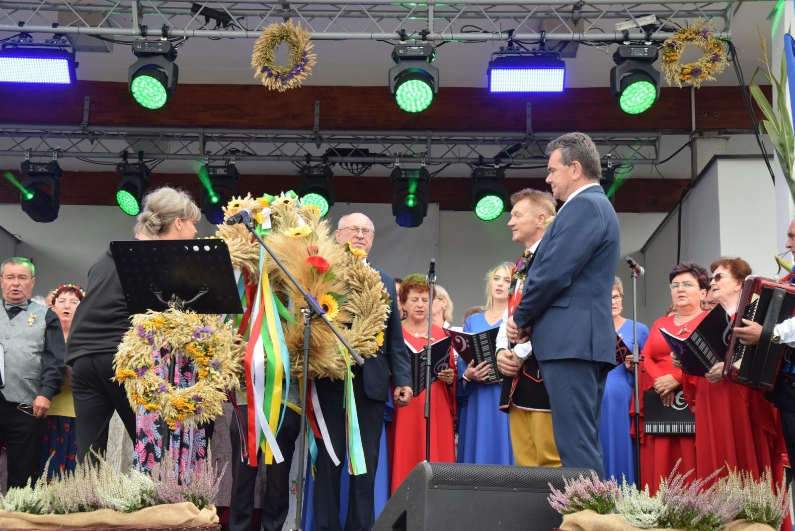 Zdjęcie w galerii na portalu naszwodzislaw.com: Boże z Twoich rąk żyjemy. Dożynki w Połomi [FOTO] wiadomości z regionu