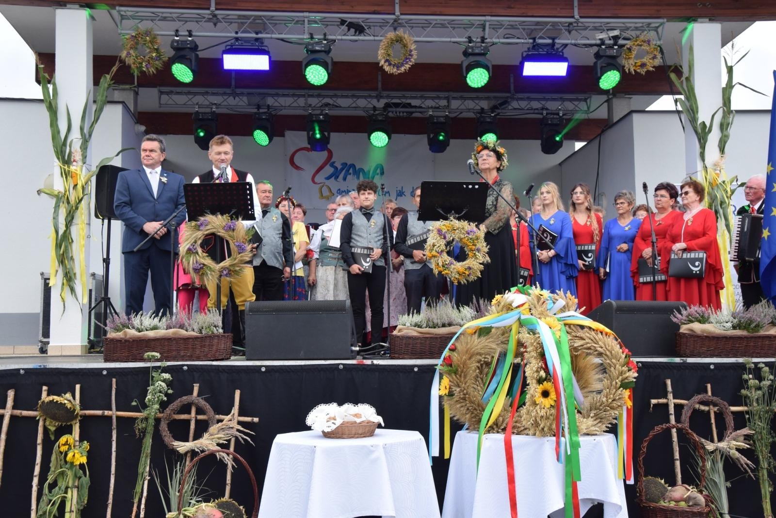 Zdjęcie w galerii na portalu naszwodzislaw.com: Boże z Twoich rąk żyjemy. Dożynki w Połomi [FOTO] wiadomości z regionu