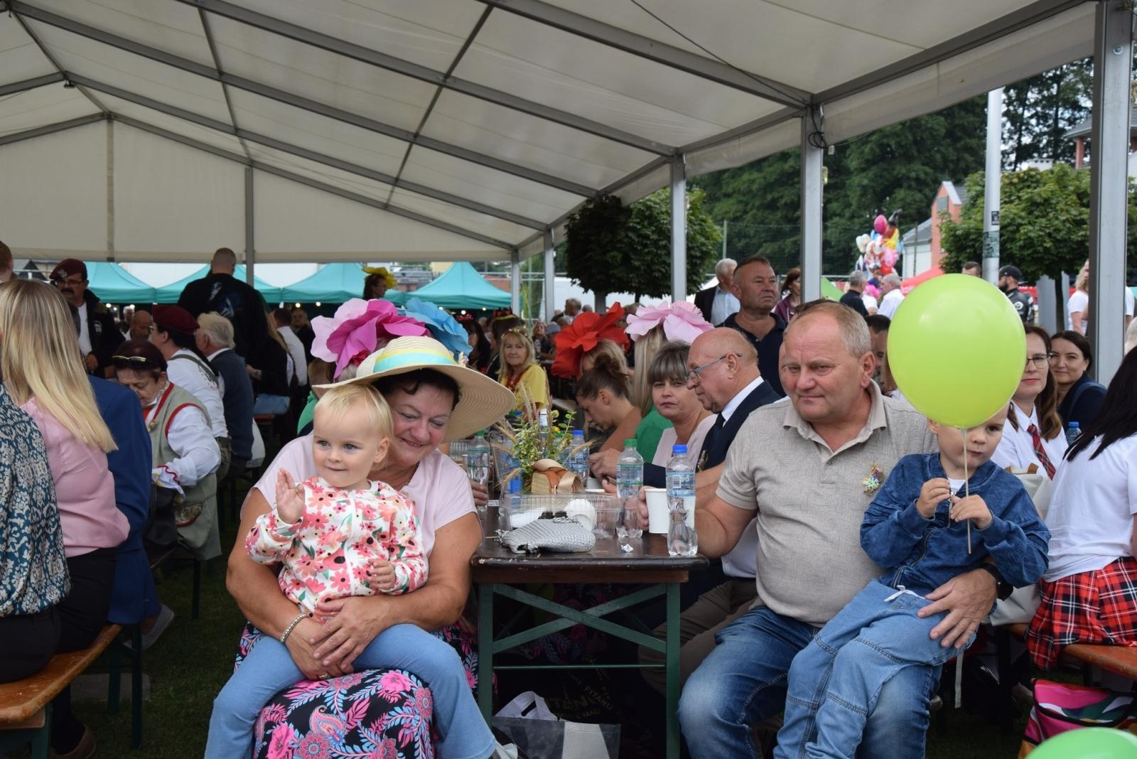 Zdjęcie w galerii na portalu naszwodzislaw.com: Boże z Twoich rąk żyjemy. Dożynki w Połomi [FOTO] wiadomości z regionu