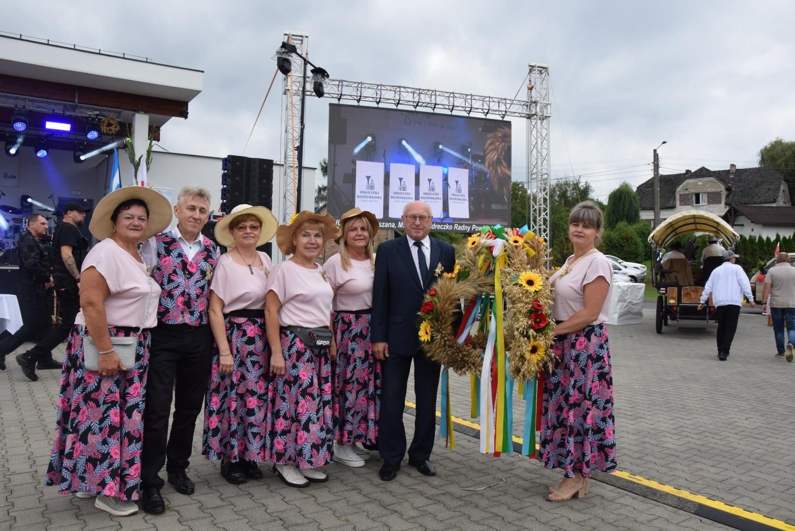 Zdjęcie w galerii na portalu naszwodzislaw.com: Boże z Twoich rąk żyjemy. Dożynki w Połomi [FOTO] wiadomości z regionu