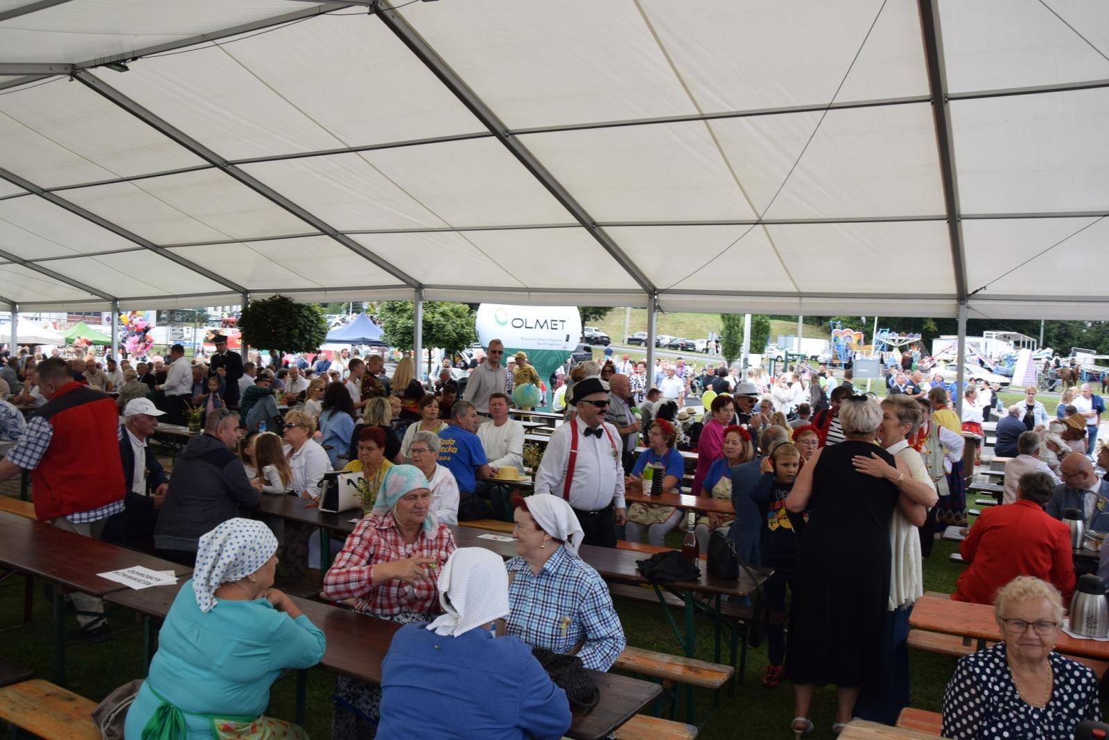 Zdjęcie w galerii na portalu naszwodzislaw.com: Boże z Twoich rąk żyjemy. Dożynki w Połomi [FOTO] wiadomości z regionu