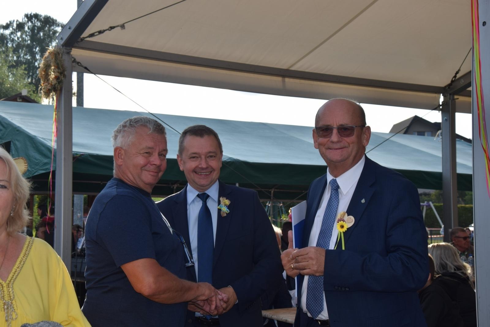 Zdjęcie w galerii na portalu naszwodzislaw.com: Boże z Twoich rąk żyjemy. Dożynki w Połomi [FOTO] wiadomości z regionu