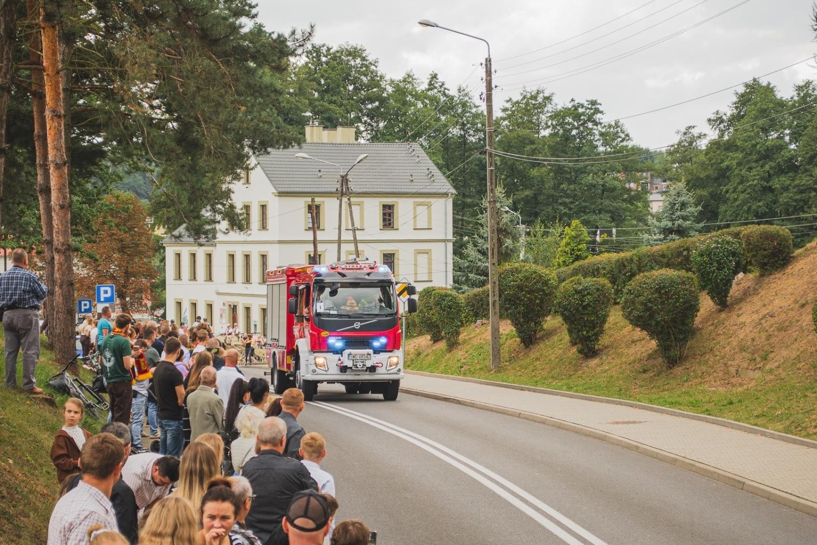 Zdjęcie w galerii na portalu naszwodzislaw.com: Boże z Twoich rąk żyjemy. Dożynki w Połomi [FOTO] wiadomości z regionu