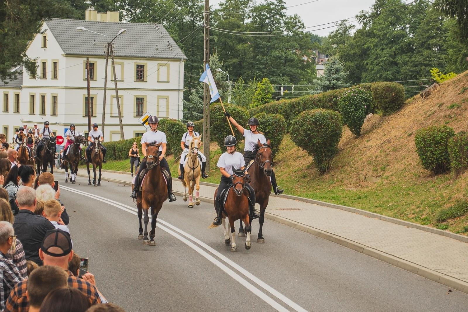 Zdjęcie w galerii na portalu naszwodzislaw.com: Boże z Twoich rąk żyjemy. Dożynki w Połomi [FOTO] wiadomości z regionu