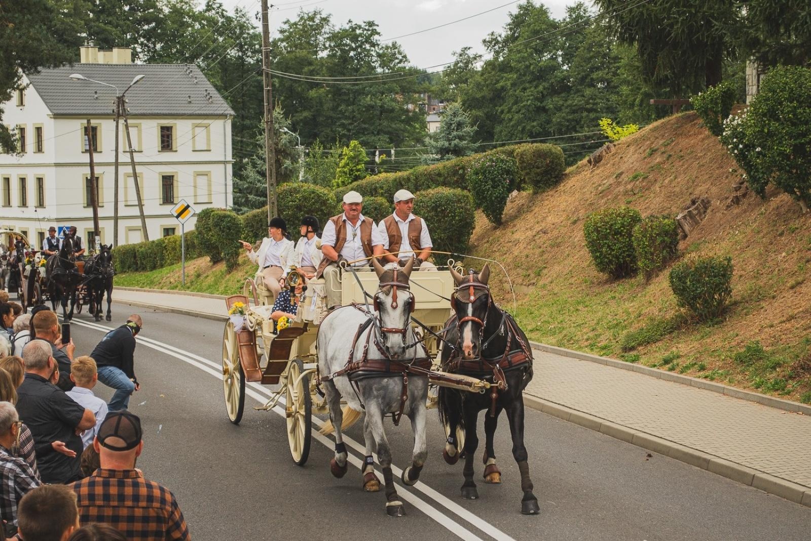 Zdjęcie w galerii na portalu naszwodzislaw.com: Boże z Twoich rąk żyjemy. Dożynki w Połomi [FOTO] wiadomości z regionu