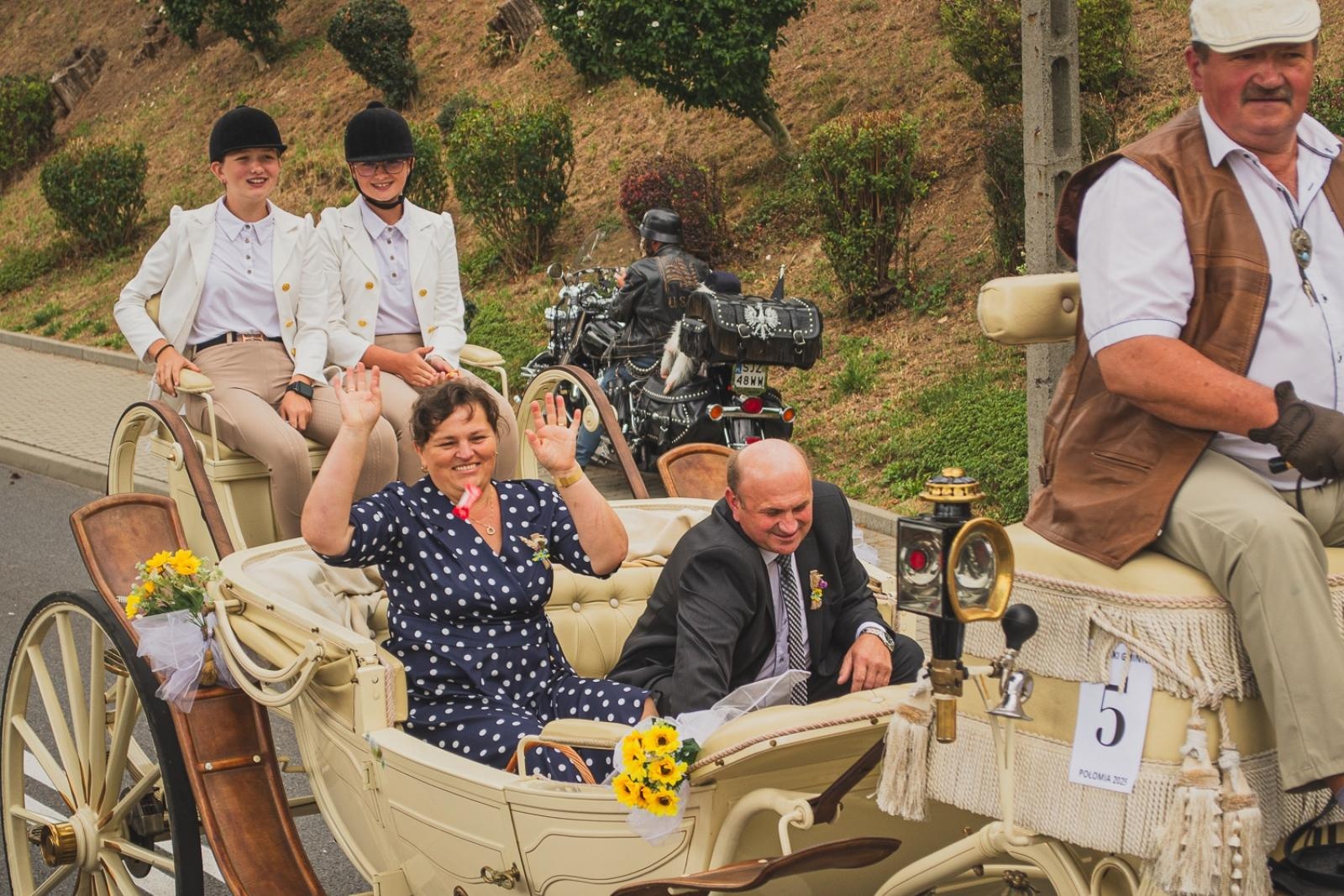 Zdjęcie w galerii na portalu naszwodzislaw.com: Boże z Twoich rąk żyjemy. Dożynki w Połomi [FOTO] wiadomości z regionu