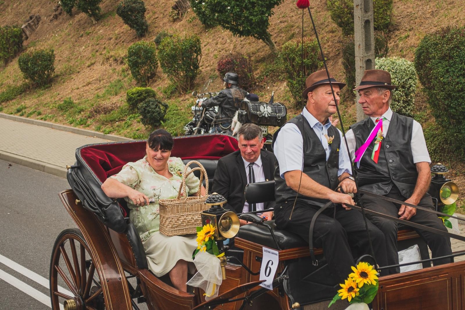 Zdjęcie w galerii na portalu naszwodzislaw.com: Boże z Twoich rąk żyjemy. Dożynki w Połomi [FOTO] wiadomości z regionu